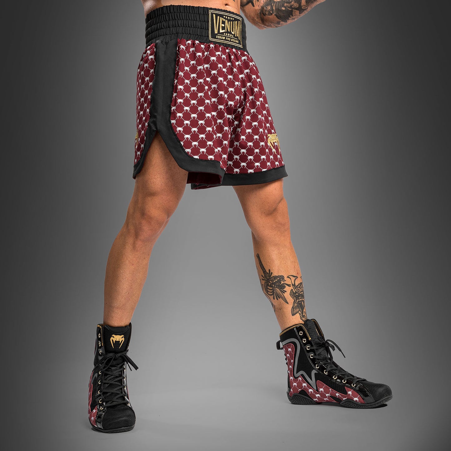 Venum Monogram Boxing Short - черный/бордовый