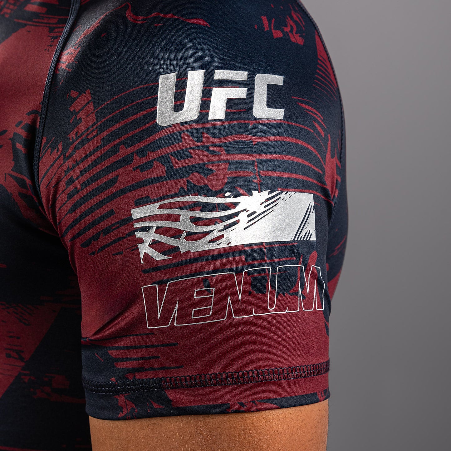 UFC Zenith by Venum Authentic Fight Week Рашгард с коротким рукавом Performance Мужской - Темно-синий/бордовый/серебристый