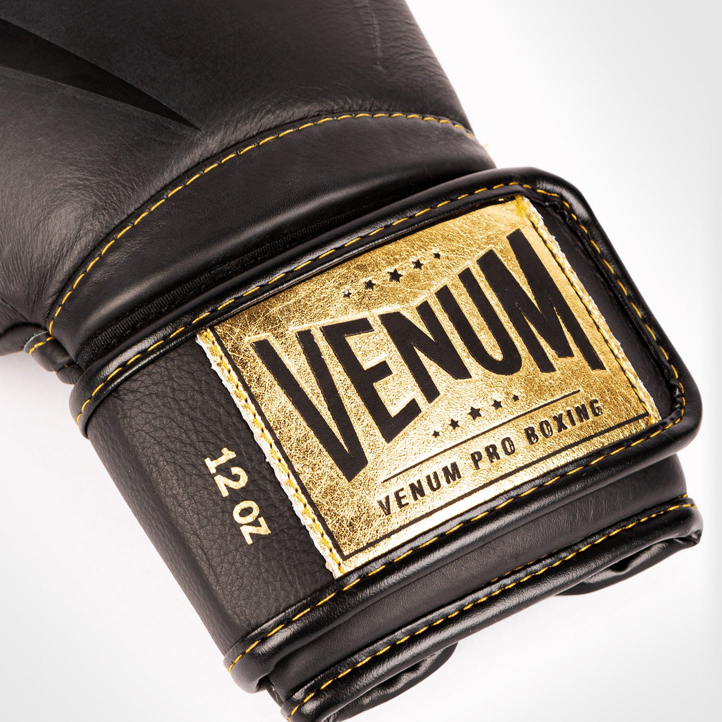 Venum Giant 2.0 Pro Боксерские перчатки на липучке - черный/черно-золотой