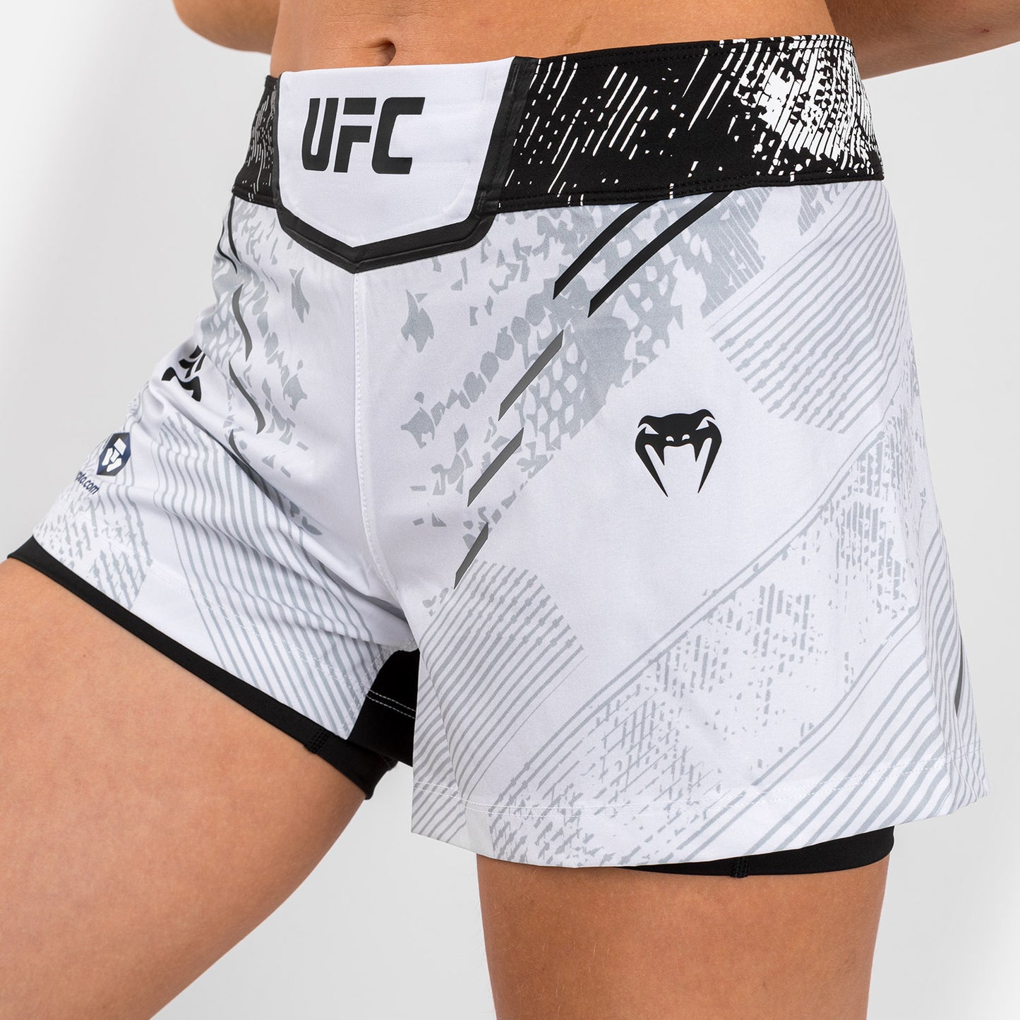 UFC Adrenaline by Venum Authentic Fight Night Женские боевые шорты - белые