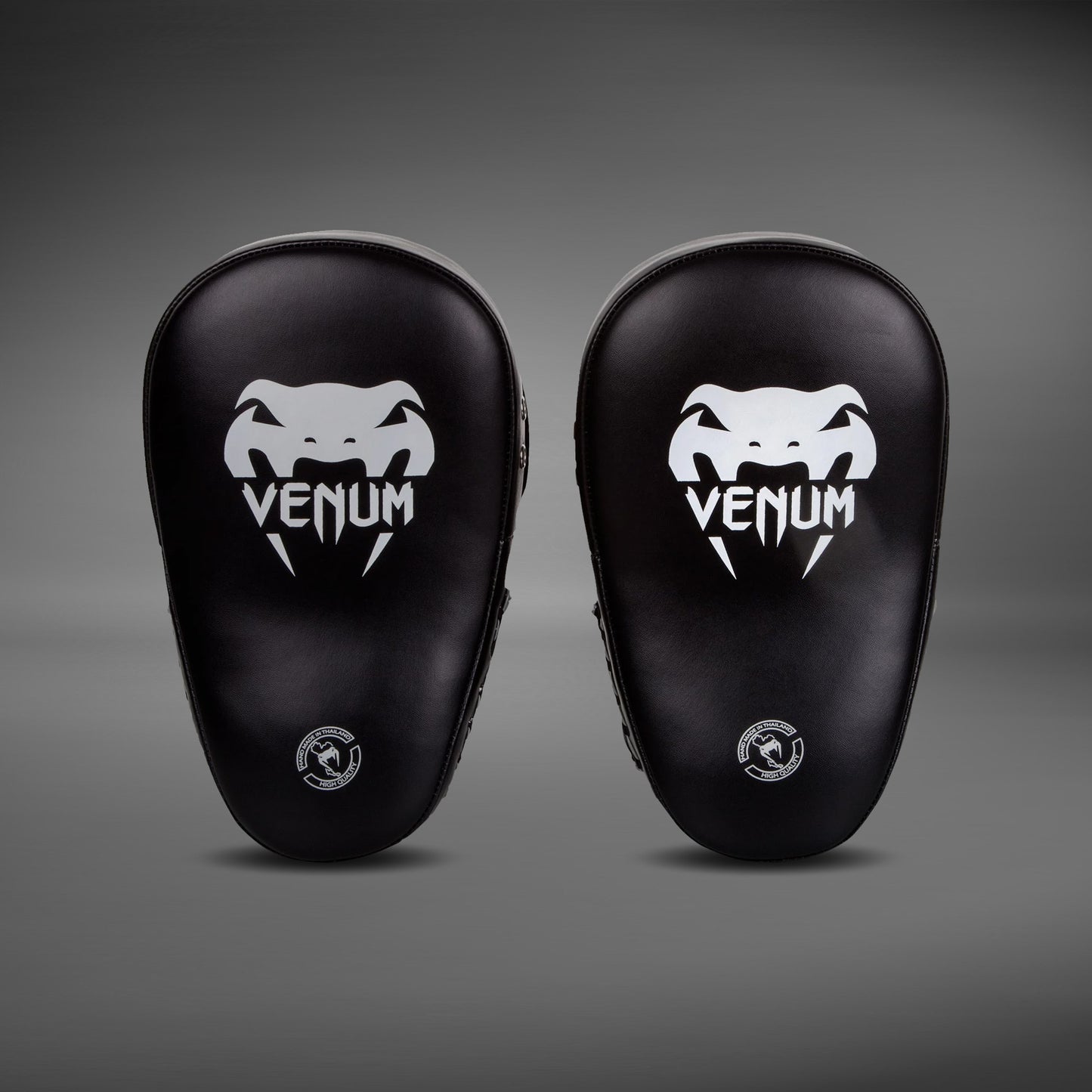 Тренерские лапы Venum Elite Big Focus Mitts  - Черный/Белый