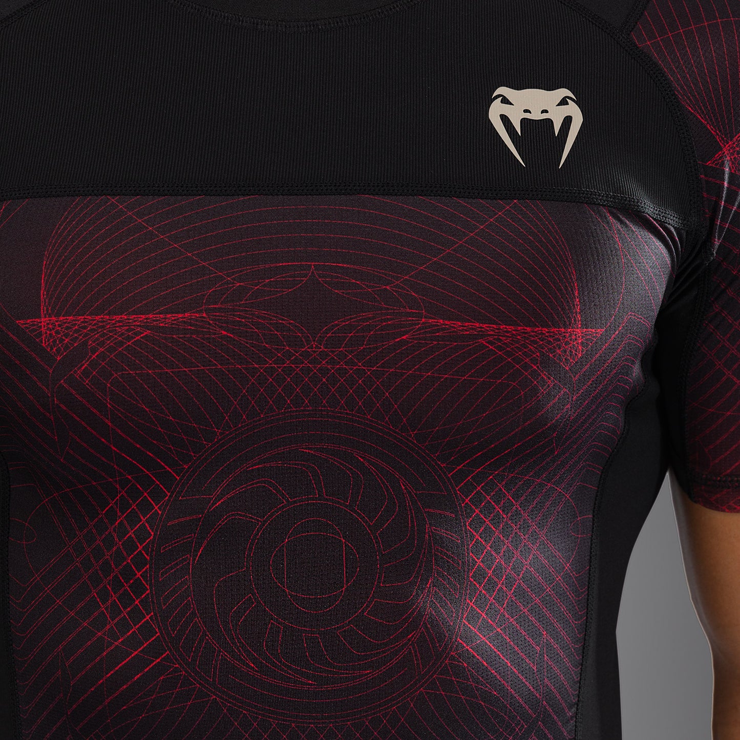 Короткий рукав Rashguard для мужчин Venum G-Fit Air - Глубокий черный / Огненно-красный