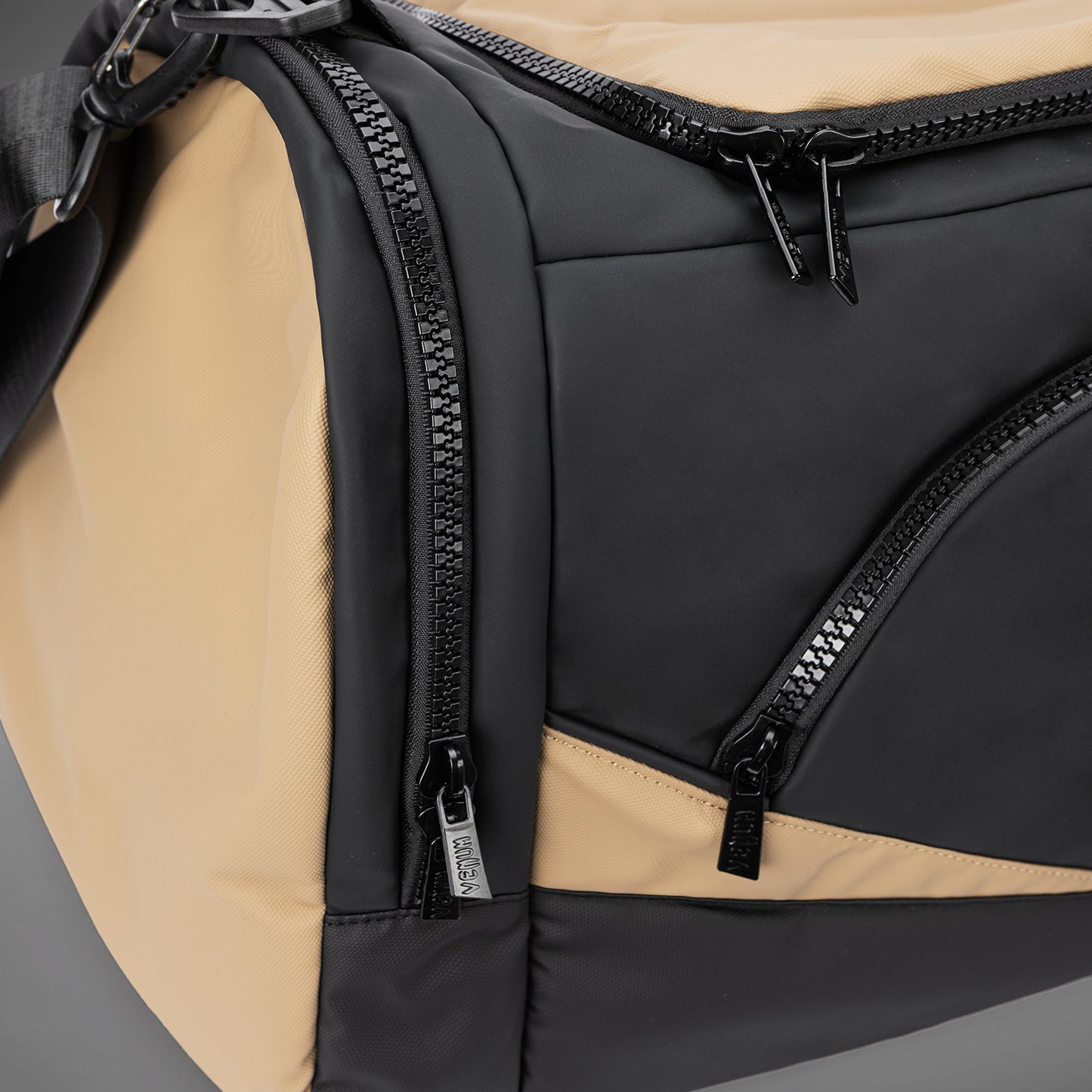 Спортивная сумка Venum Evo 2 Trainer Lite (55-63 л) – Чёрный/Песочный