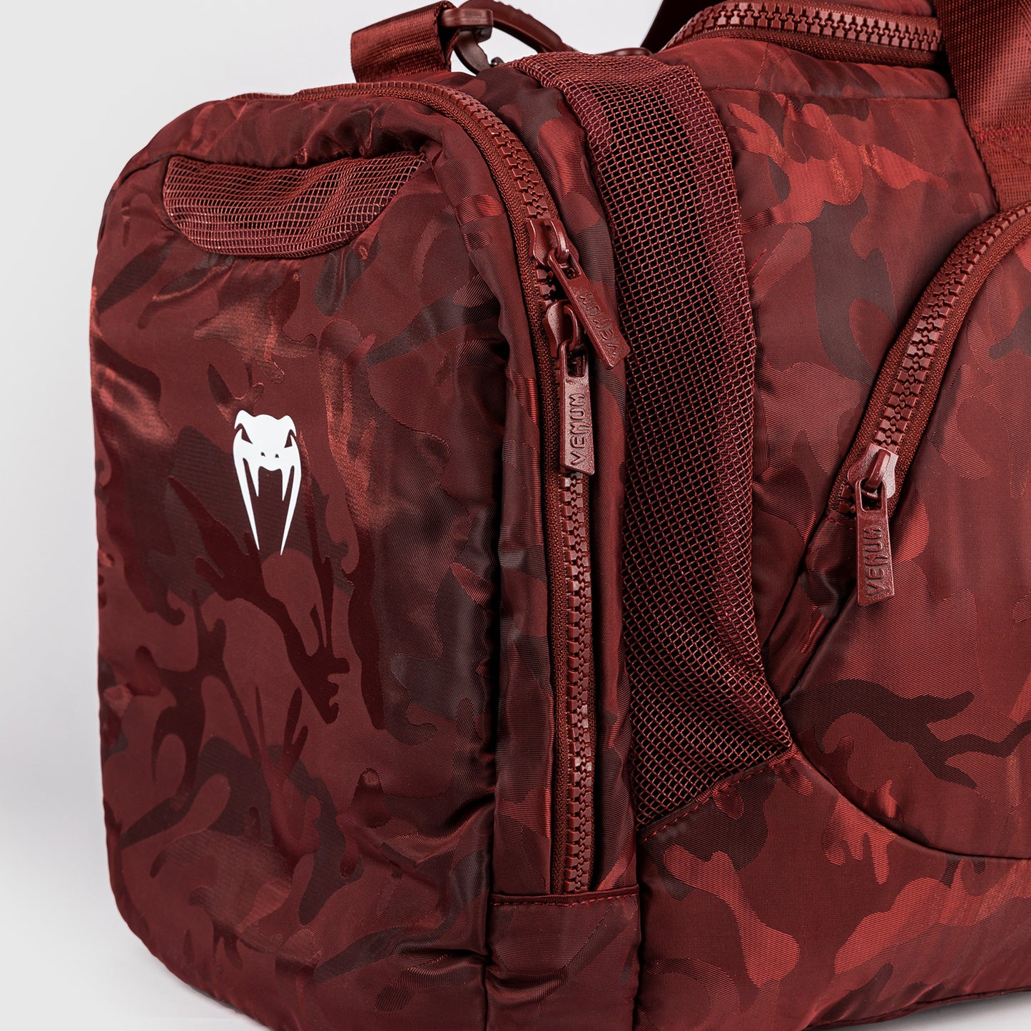 Спортивная сумка Venum Trainer Lite (48л) – Камуфляжный/Бордовый