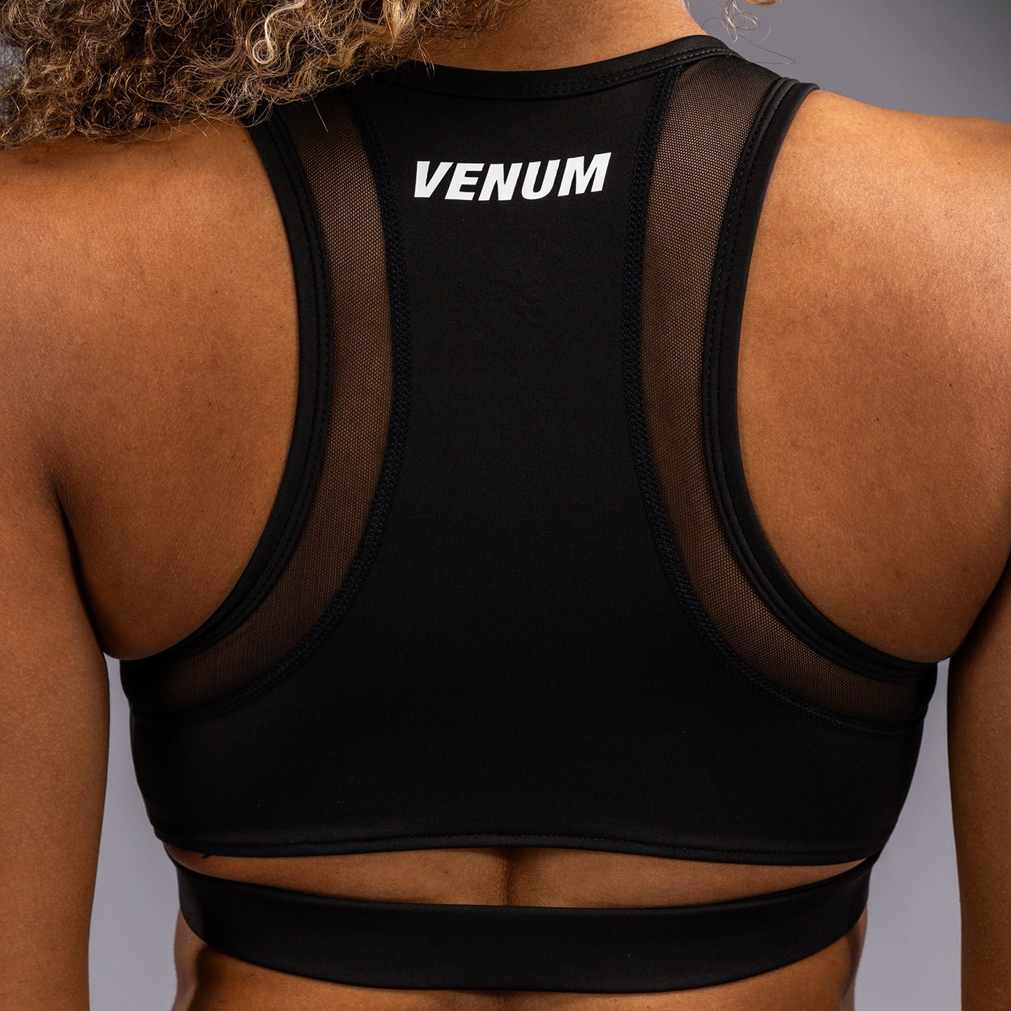 Спортивный бюстгальтер Venum Halo - черный