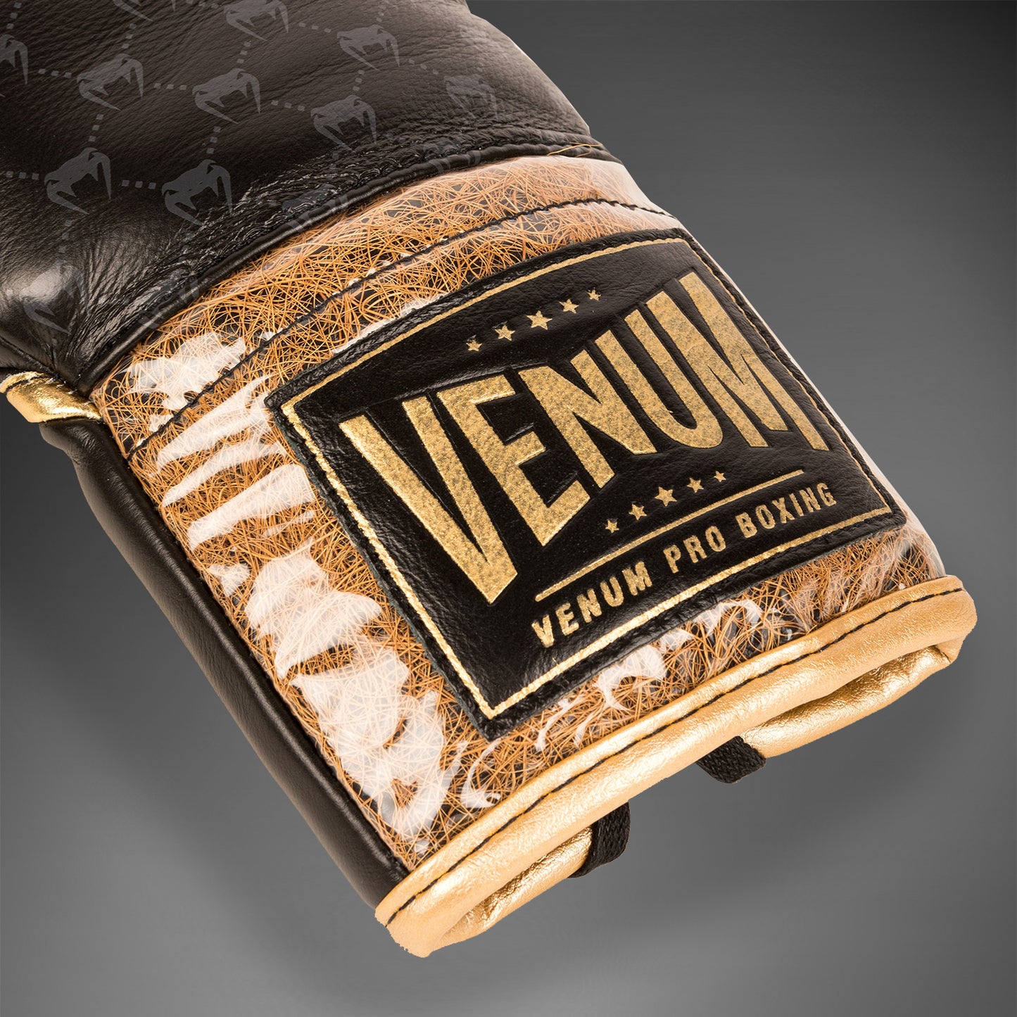 Боксерские перчатки Venum Coco Monogram Pro - насыщенно-черный