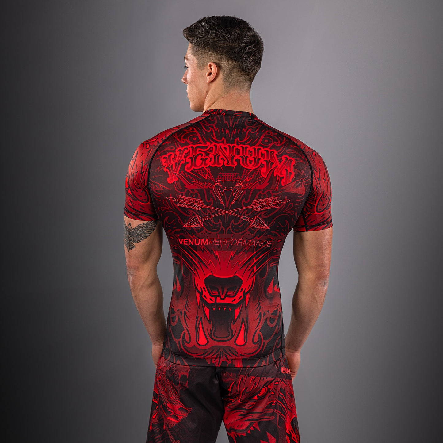 Рашгард с коротким рукавом Venum Wolf Atak – Чёрный/Красный
