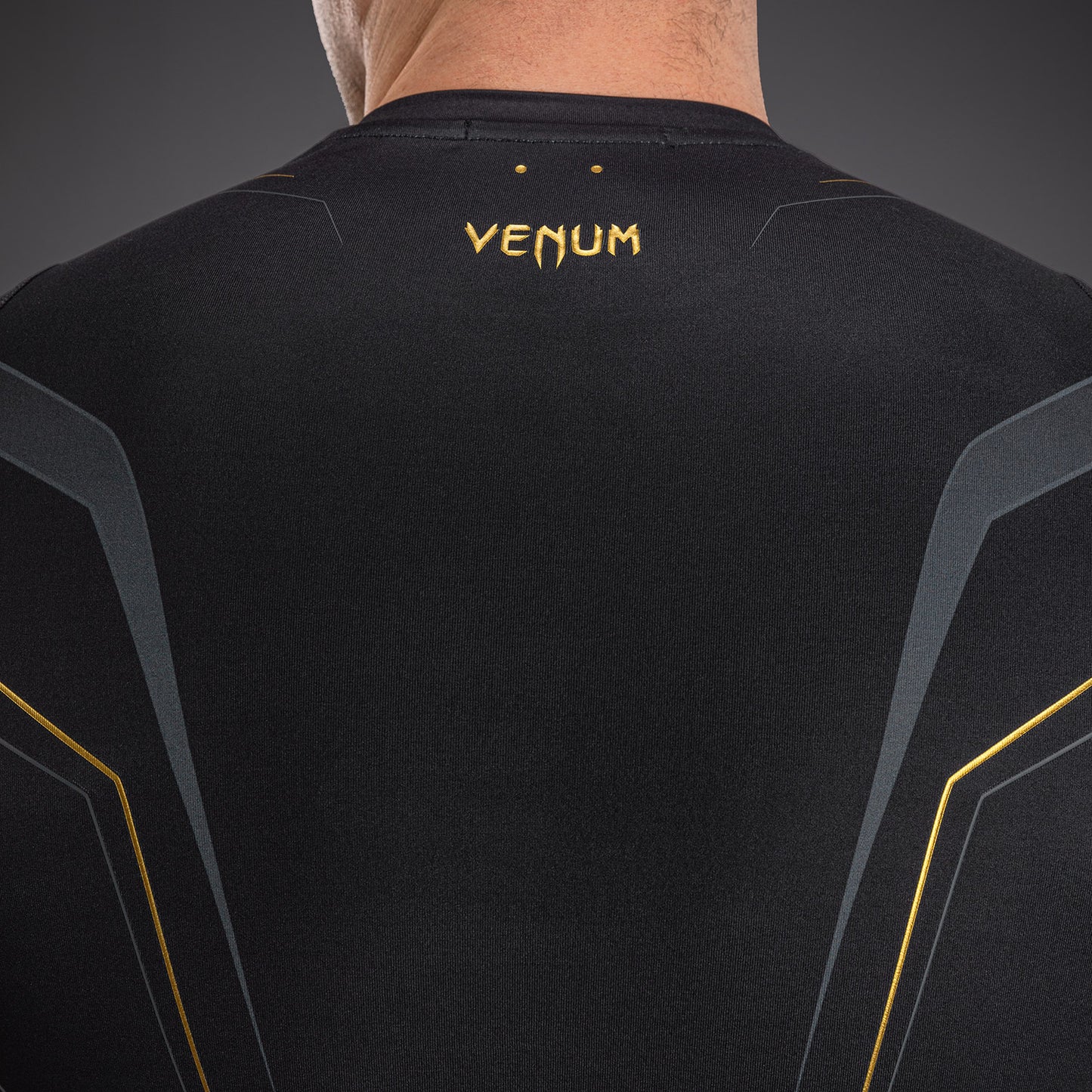 Рашгард с коротким рукавом Venum Streamline – Чёрный/Золотой