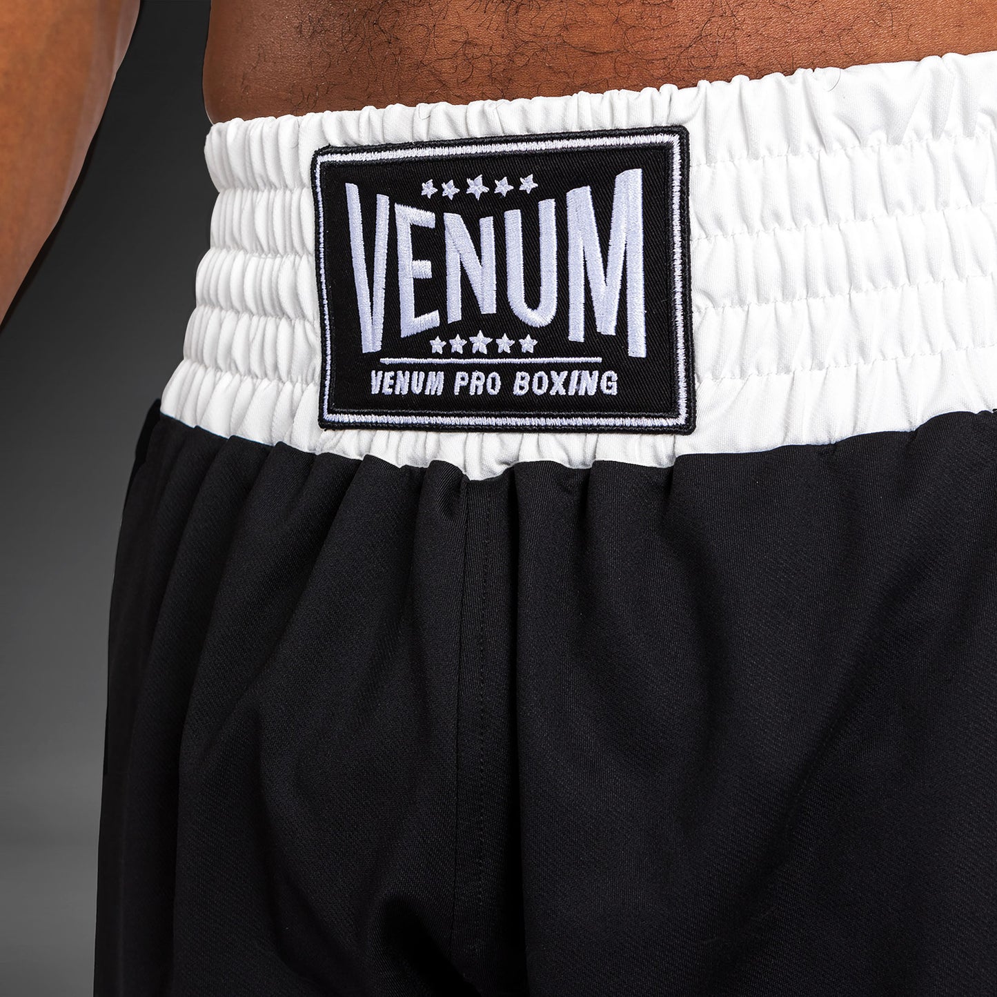Venum Classic  Боксерские шорты - черный/белый