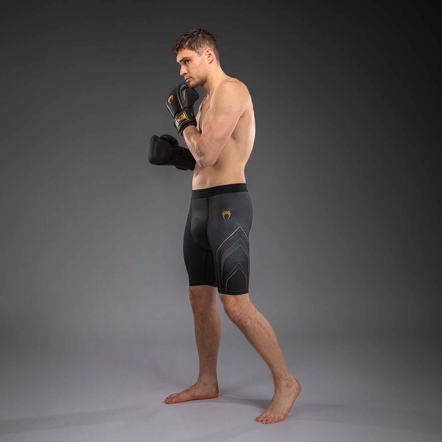 Компрессионные шорты Venum Streamline Vale Tudo – Чёрный/Золотой