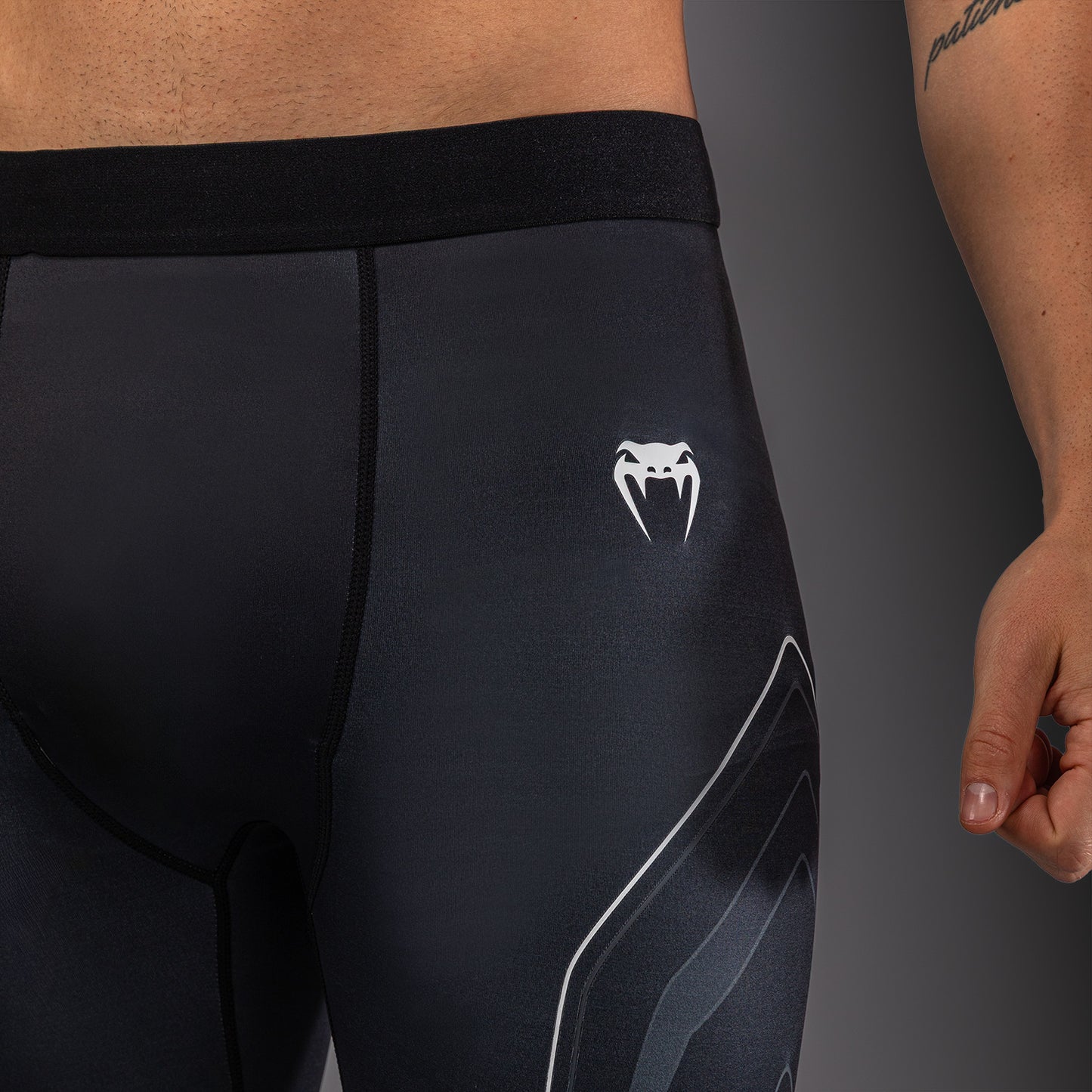 Компрессионные шорты Venum Streamline Vale Tudo – Чёрный/Белый