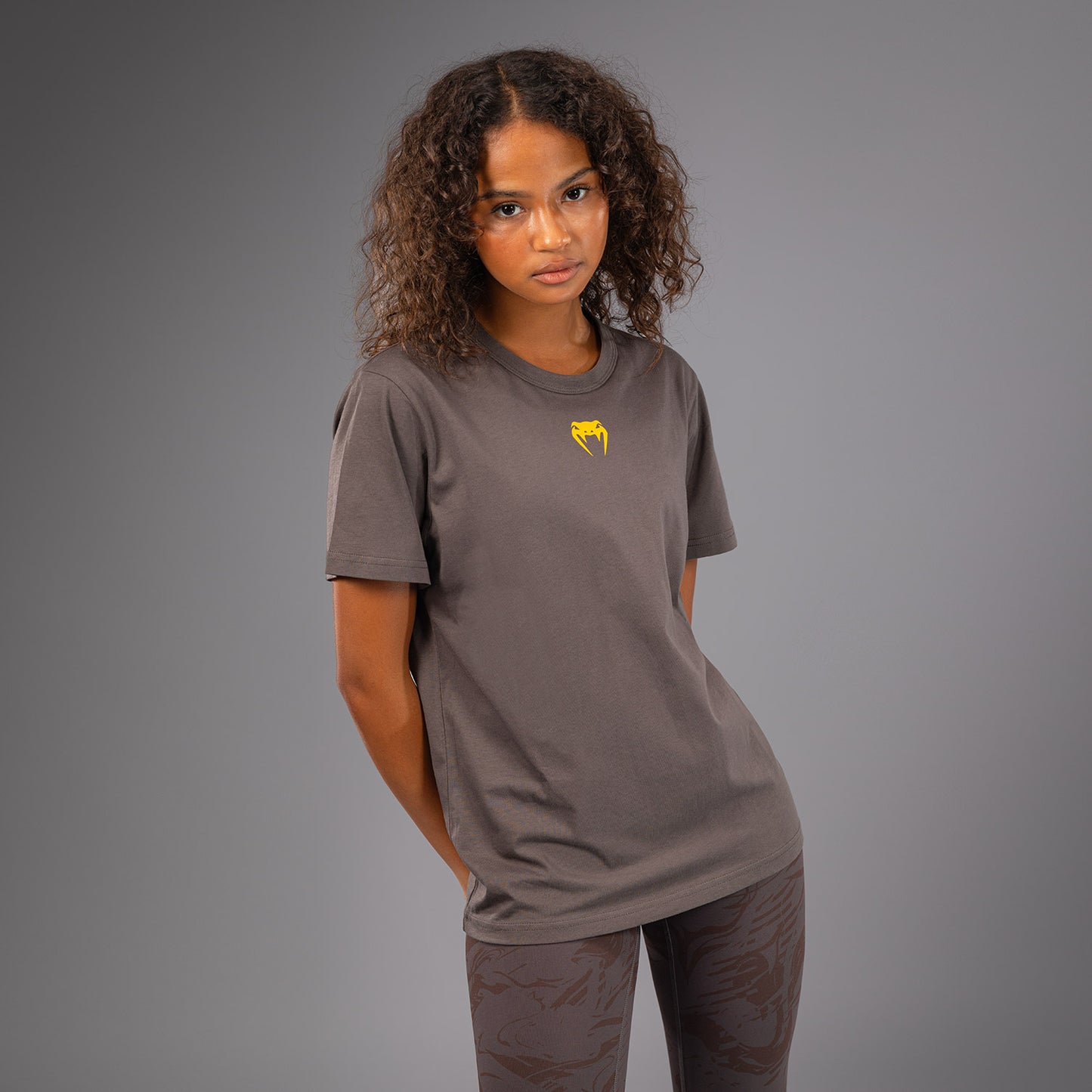 Футболка UFC Fusion by Venum Fight Week из хлопка с коротким рукавом для женщин - Solid Earthen Brown