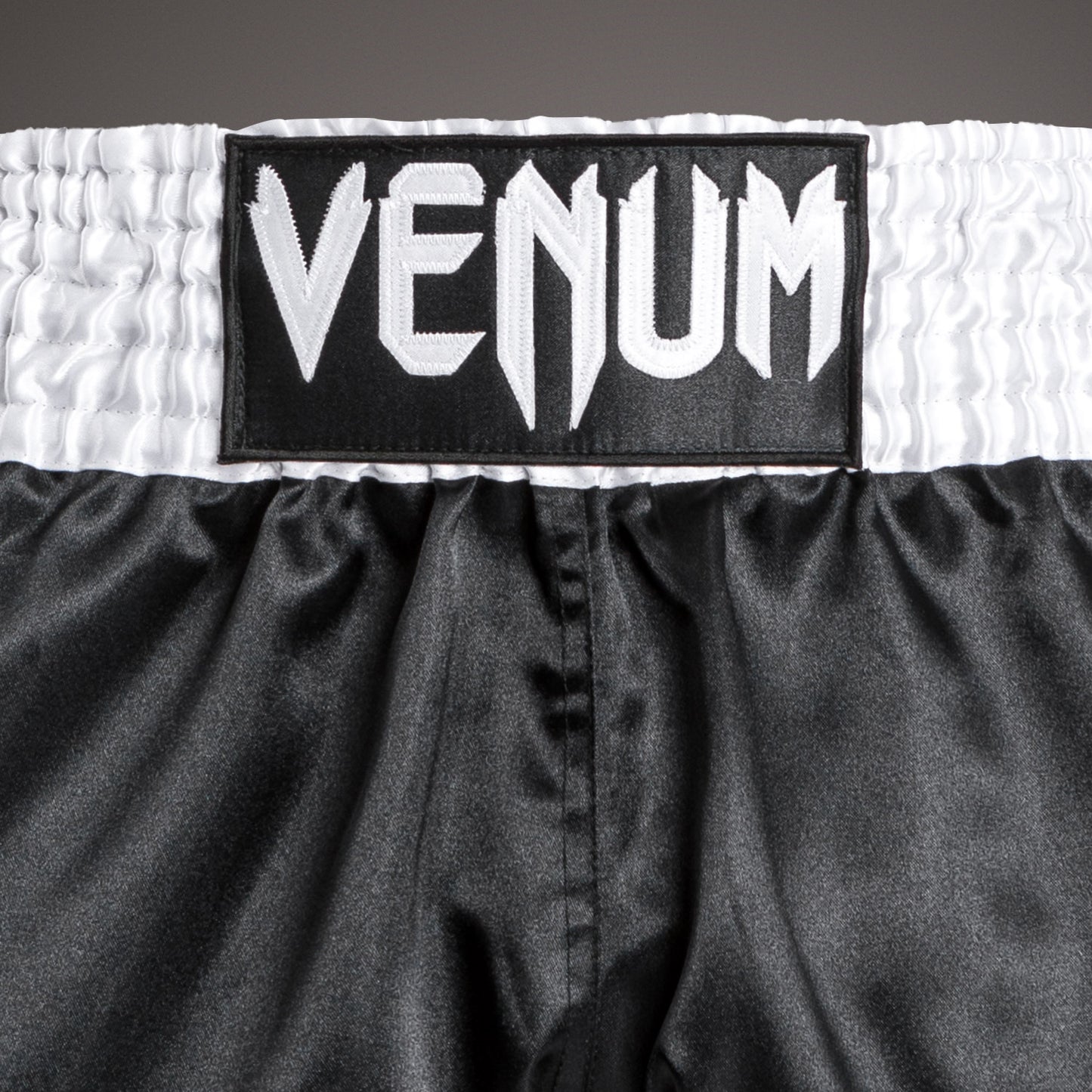 Venum Classic - Muay Thaï Short Белый/черный/золотой