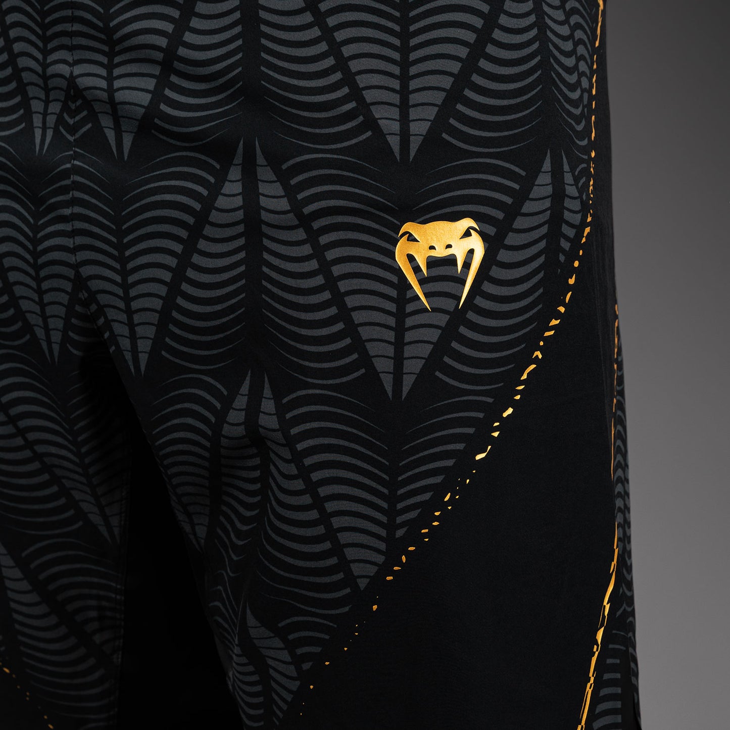 UFC Zenith by Venum Authentic Fight Night Удлинённые Шорты Fight Мужские - Champion