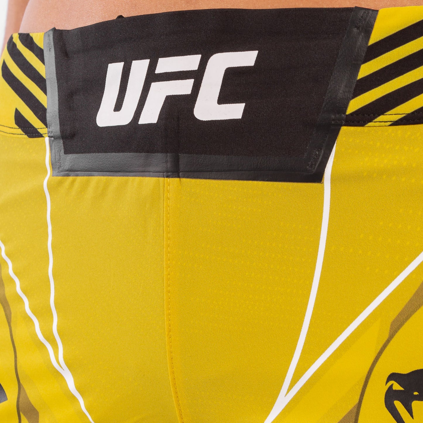 ЖЕНСКИЕ ШОРТЫ UFC VENUM FIGHT NIGHT – УДЛИНЕННЫЙ КРОЙ - Жёлтый