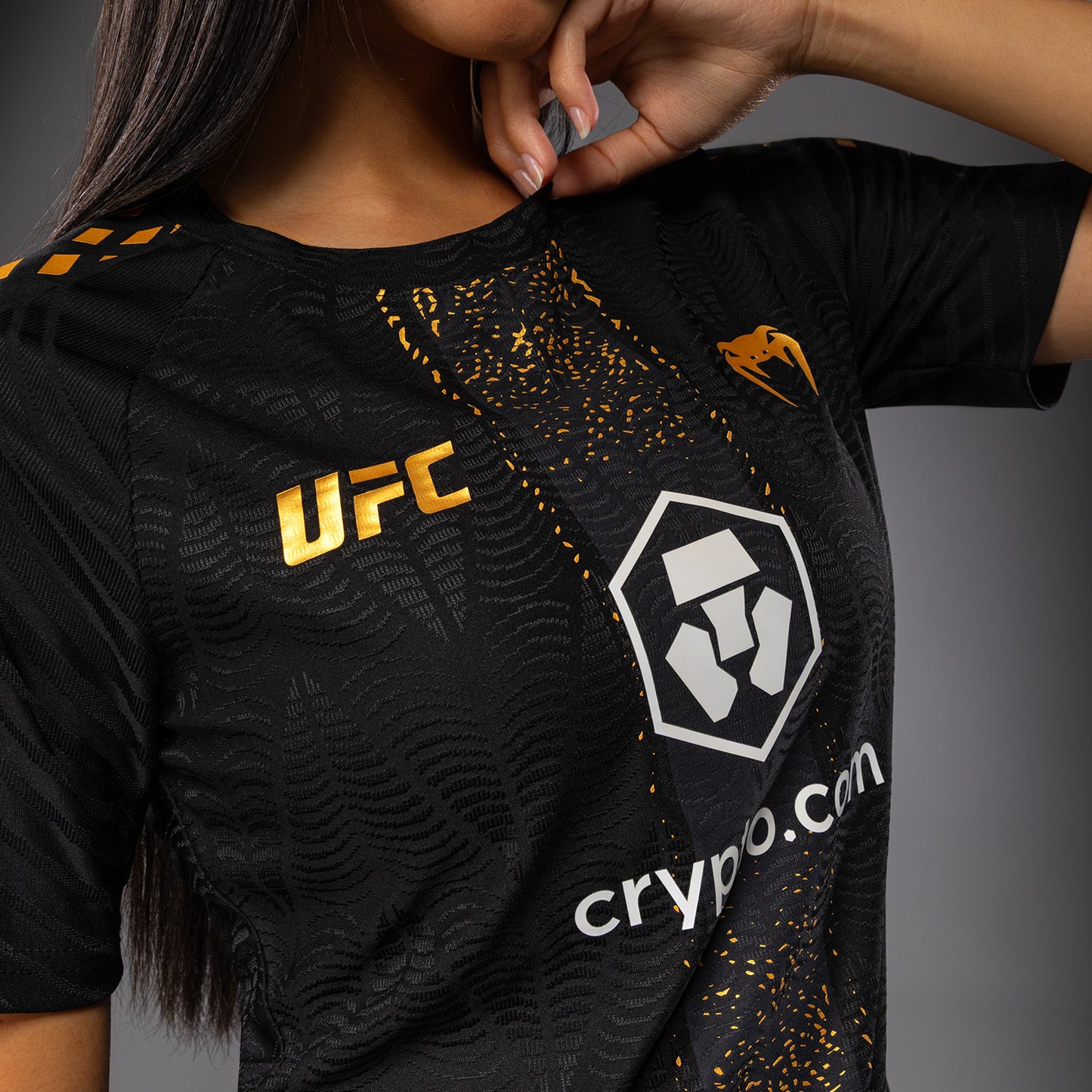 Официальная выходная футболка UFC Zenith by Venum Authentic Fight Night Женская - Чемпион