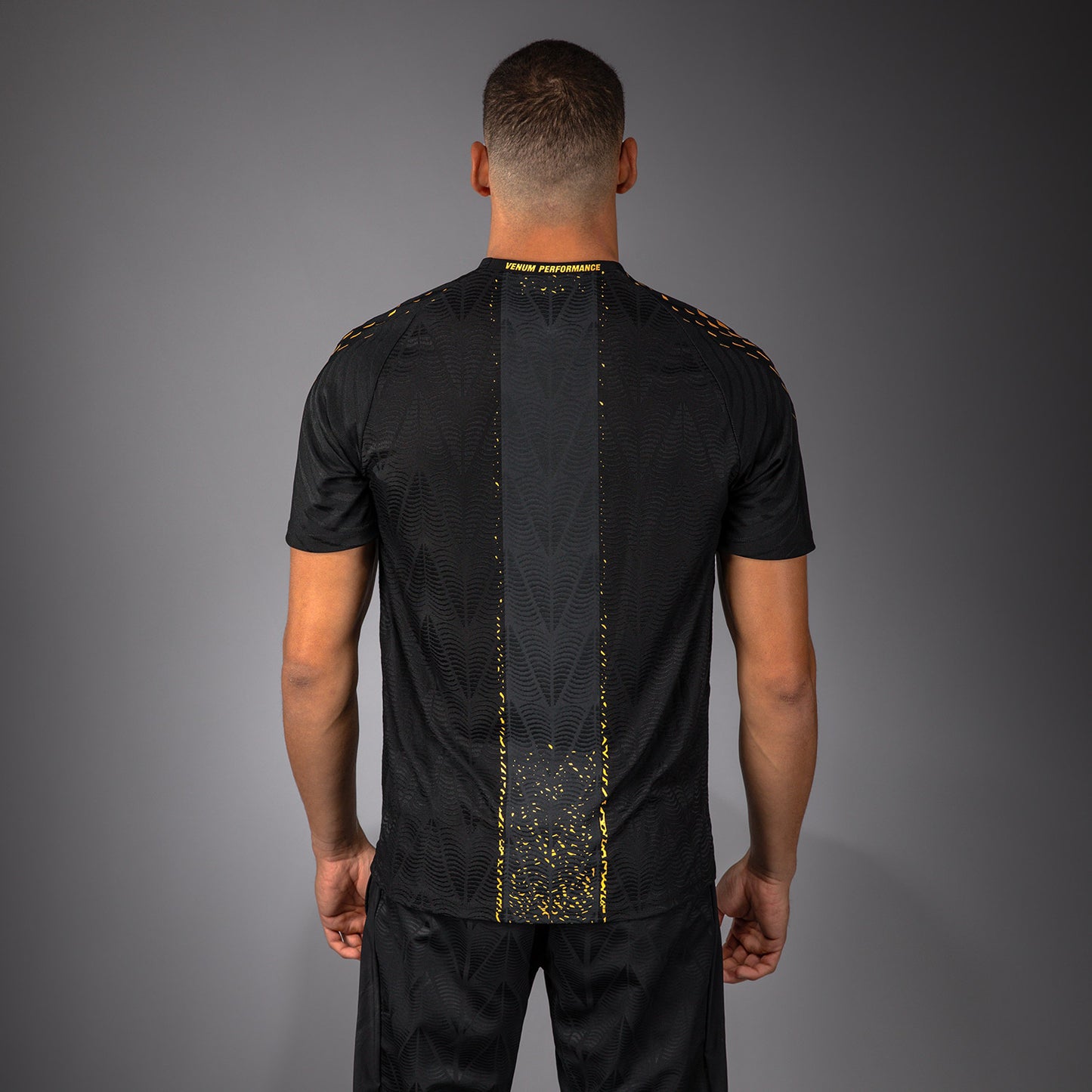 Официальная выходная футболка UFC Zenith by Venum Authentic Fight Night Мужская - Чемпион