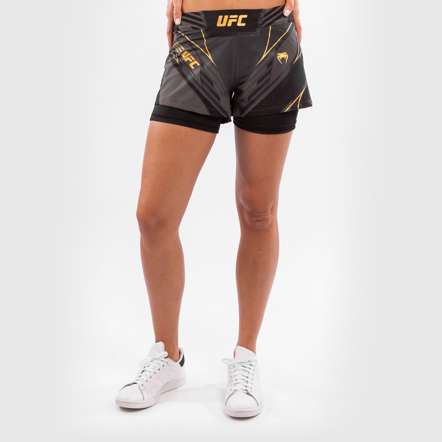 ЖЕНСКИЕ ШОРТЫ UFC VENUM FIGHT NIGHT – УКОРОЧЕННЫЙ КРОЙ - Чемпион