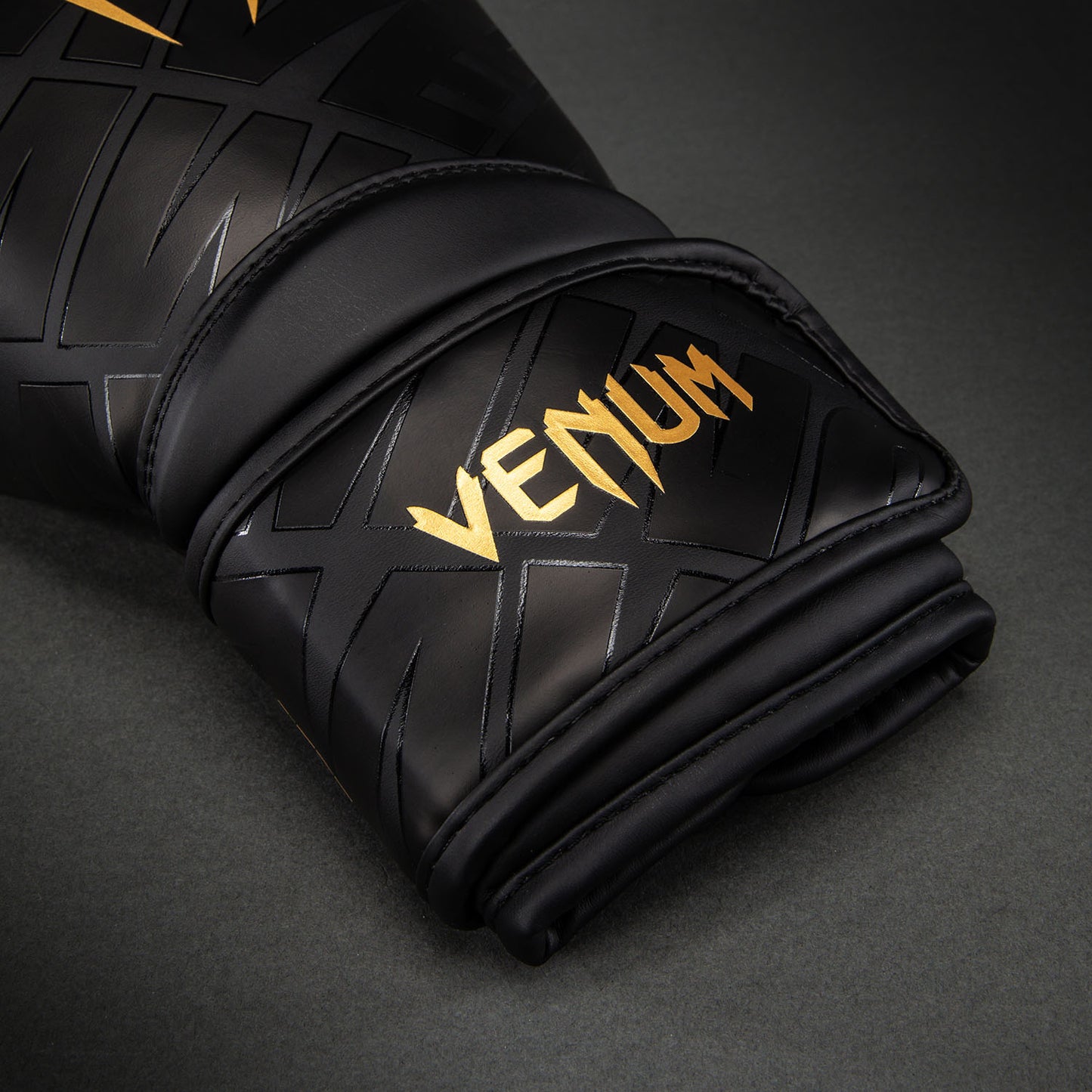 Боксерские перчатки Venum Contender 1.5 XT 3D – Чёрный/Золотой