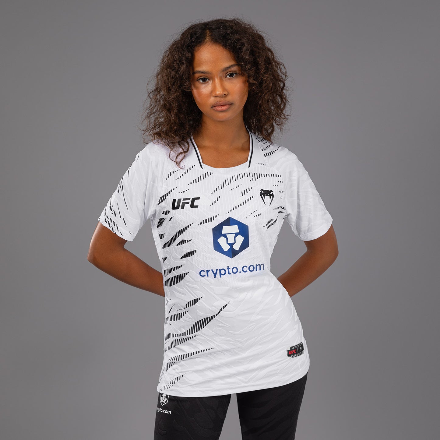 Футболка UFC Fusion by Venum Authentic Fight Night для женщин - White