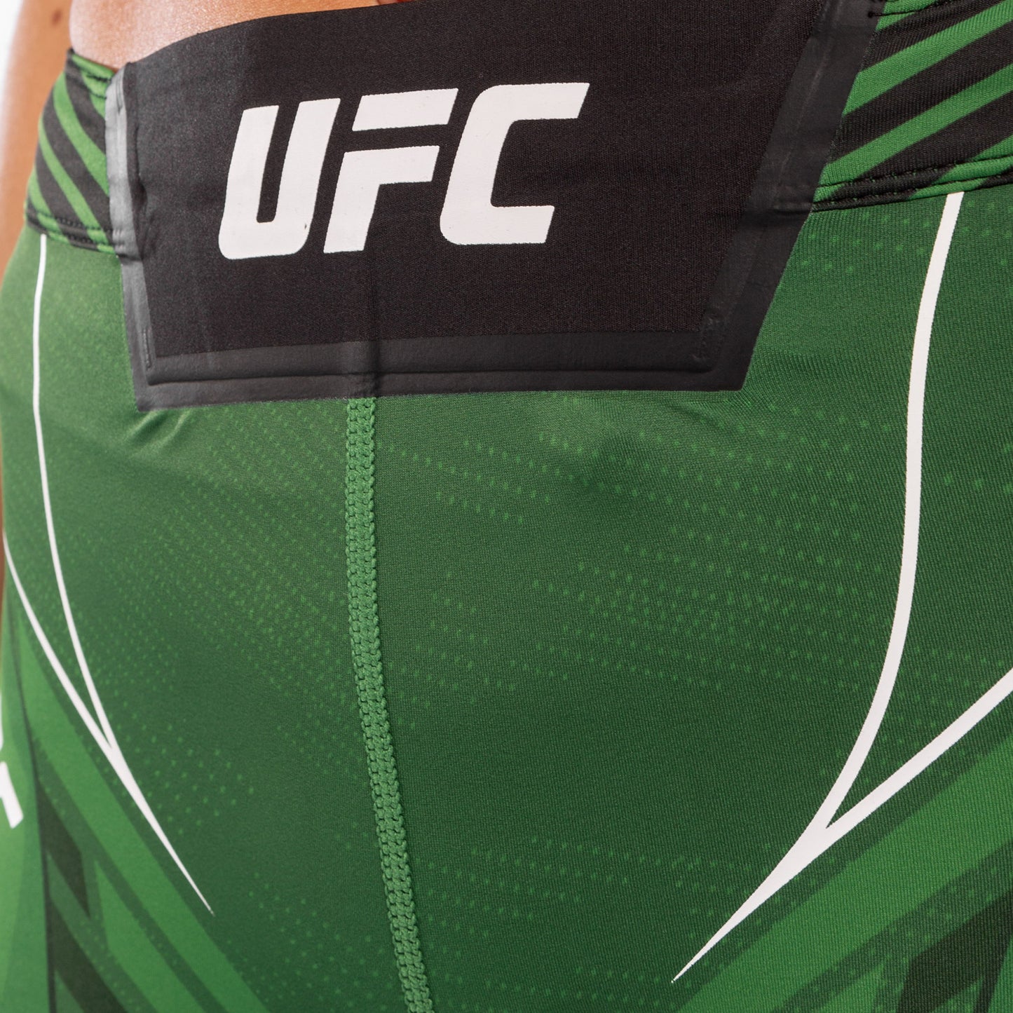 ЖЕНСКИЕ КОМПРЕССИОННЫЕ ШОРТЫ UFC VENUM FIGHT NIGHT TUDO - УКОРОЧЕННЫЙ КРОЙ - Зеленый