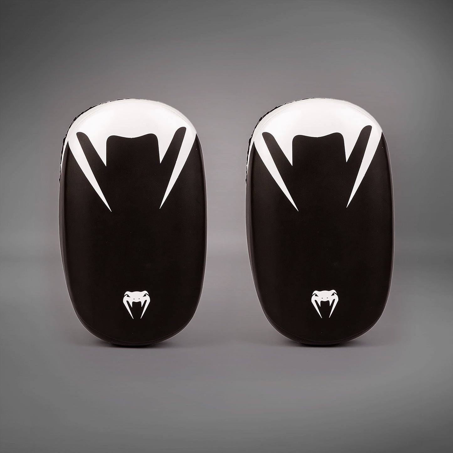 Паолки Venum Kickboxing 2.0 Micro Fibre Paos - черный/белый