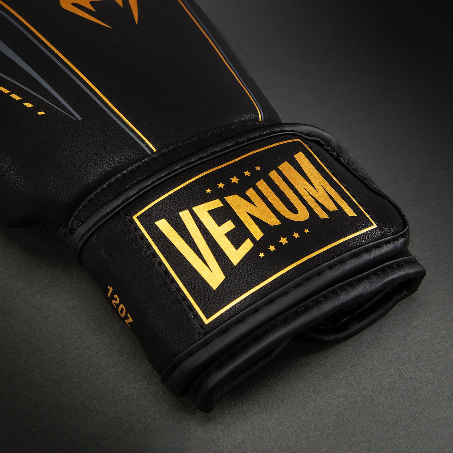 Боксерские перчатки Venum Streamline – Чёрный/Золотой