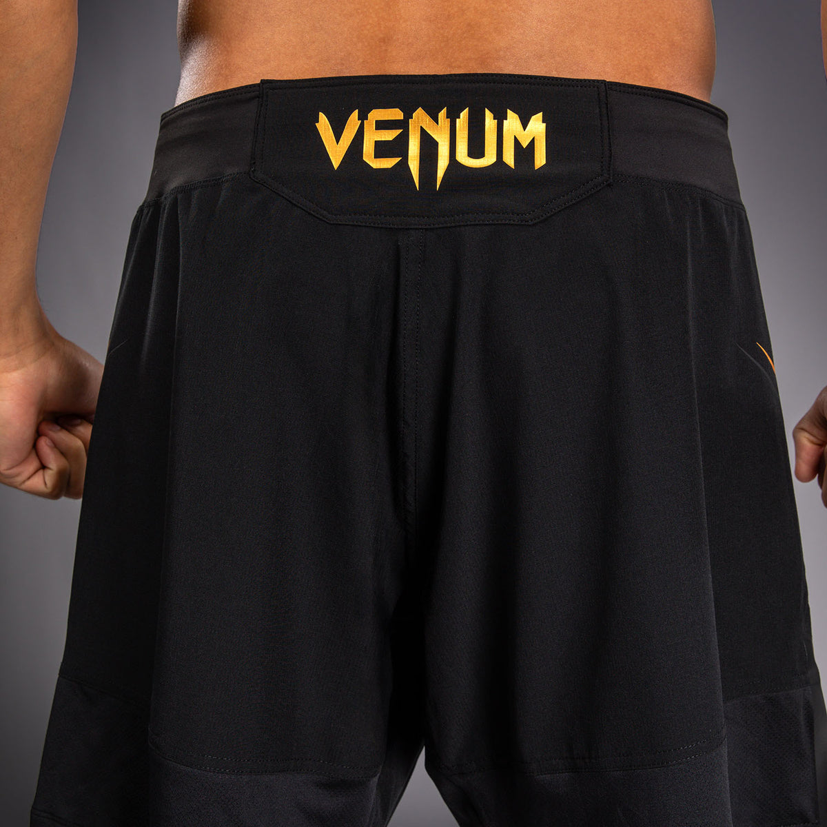 Файтшорты Venum G-Core - Чёрный/Золотой