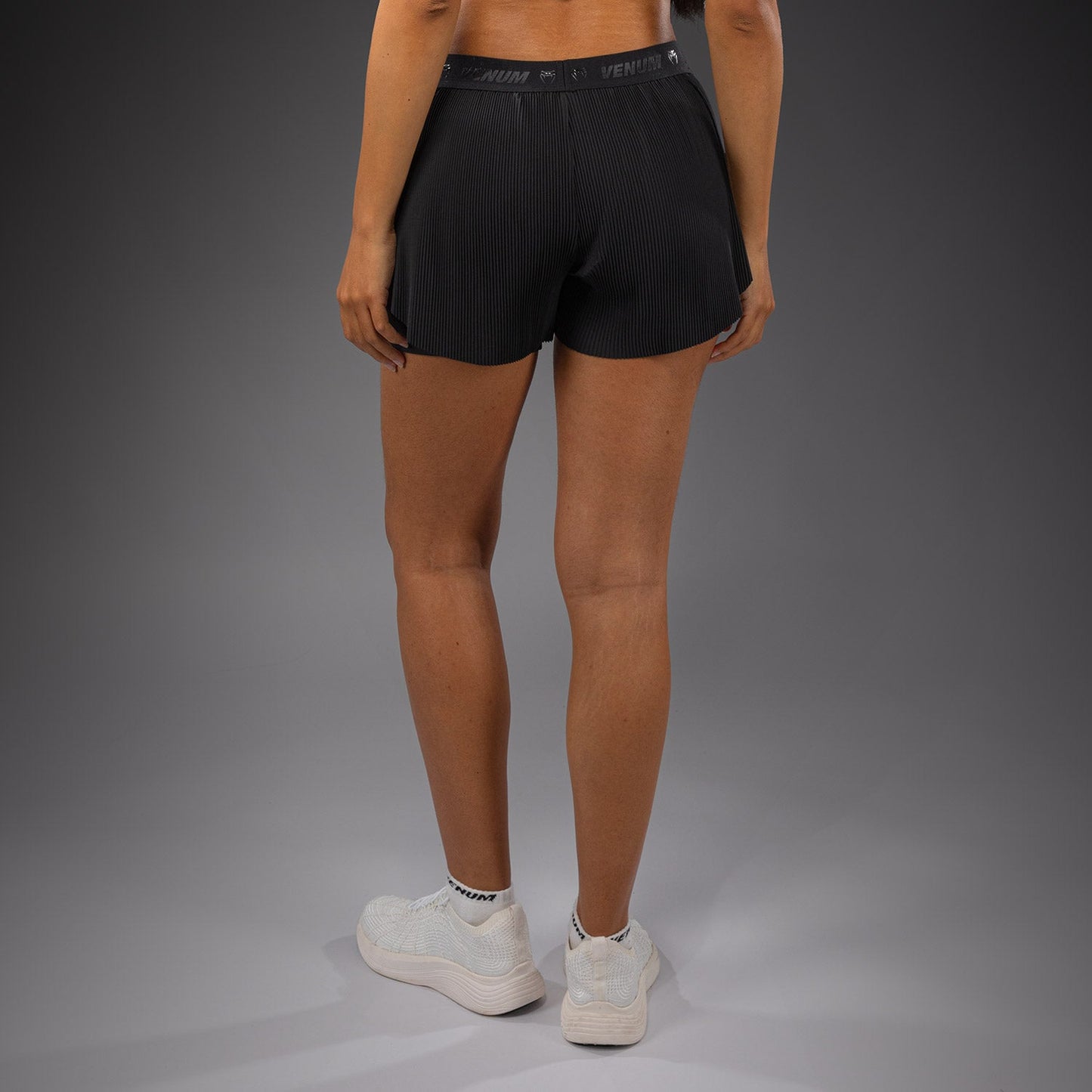 Тренировочные шорты женские Venum Flowfit - Чёрный