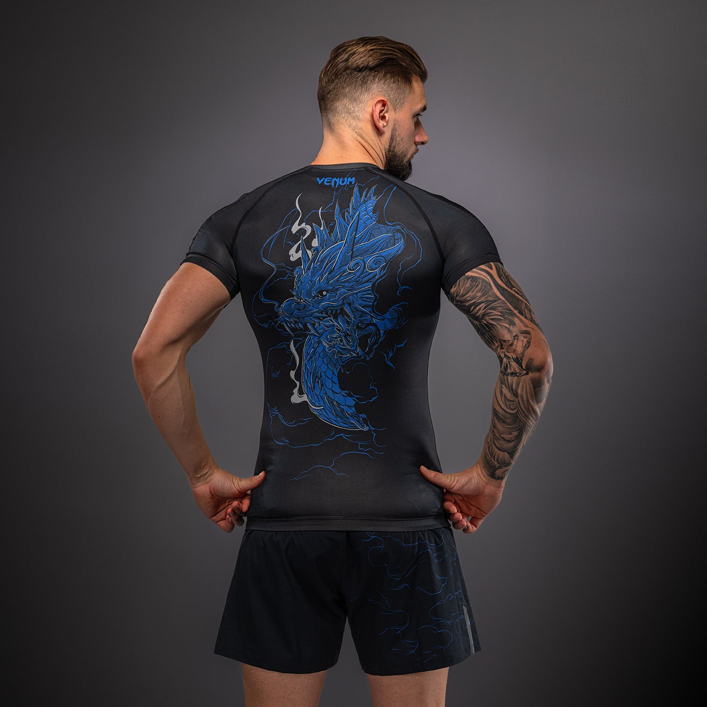 Рашгард с коротким рукавом Venum Thunder Dragon – Чёрный/Королевский синий