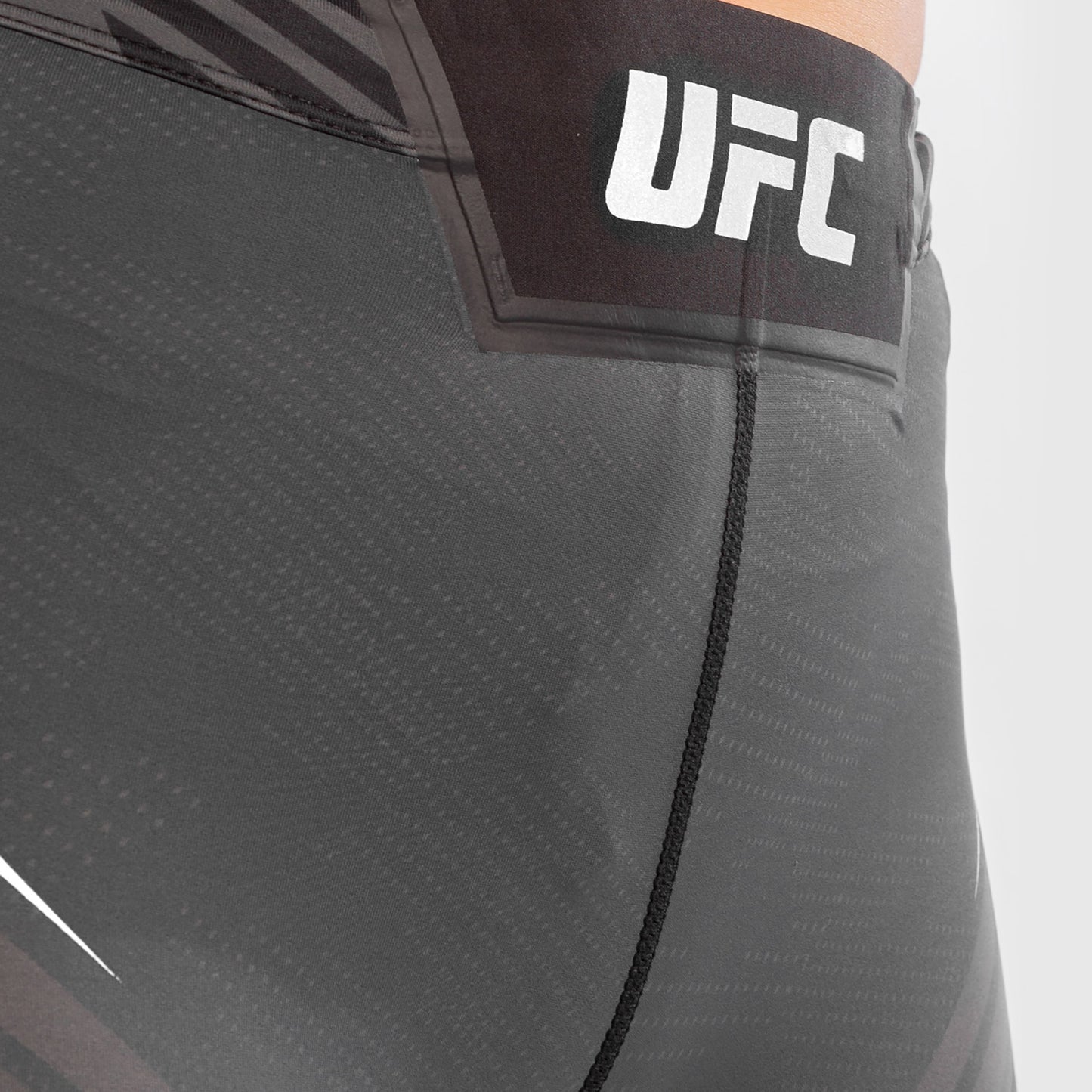 ЖЕНСКИЕ КОМПРЕССИОННЫЕ ШОРТЫ UFC VENUM FIGHT NIGHT VALE TUDO - УДЛИНЕННЫЙ КРОЙ - Чёрный