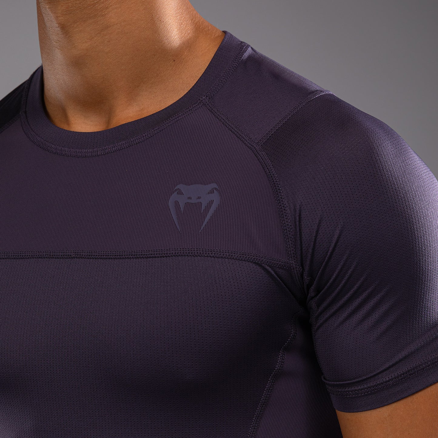Короткий рукав Rashguard для мужчин Venum G-Fit Air - Глубокий фиолетовый
