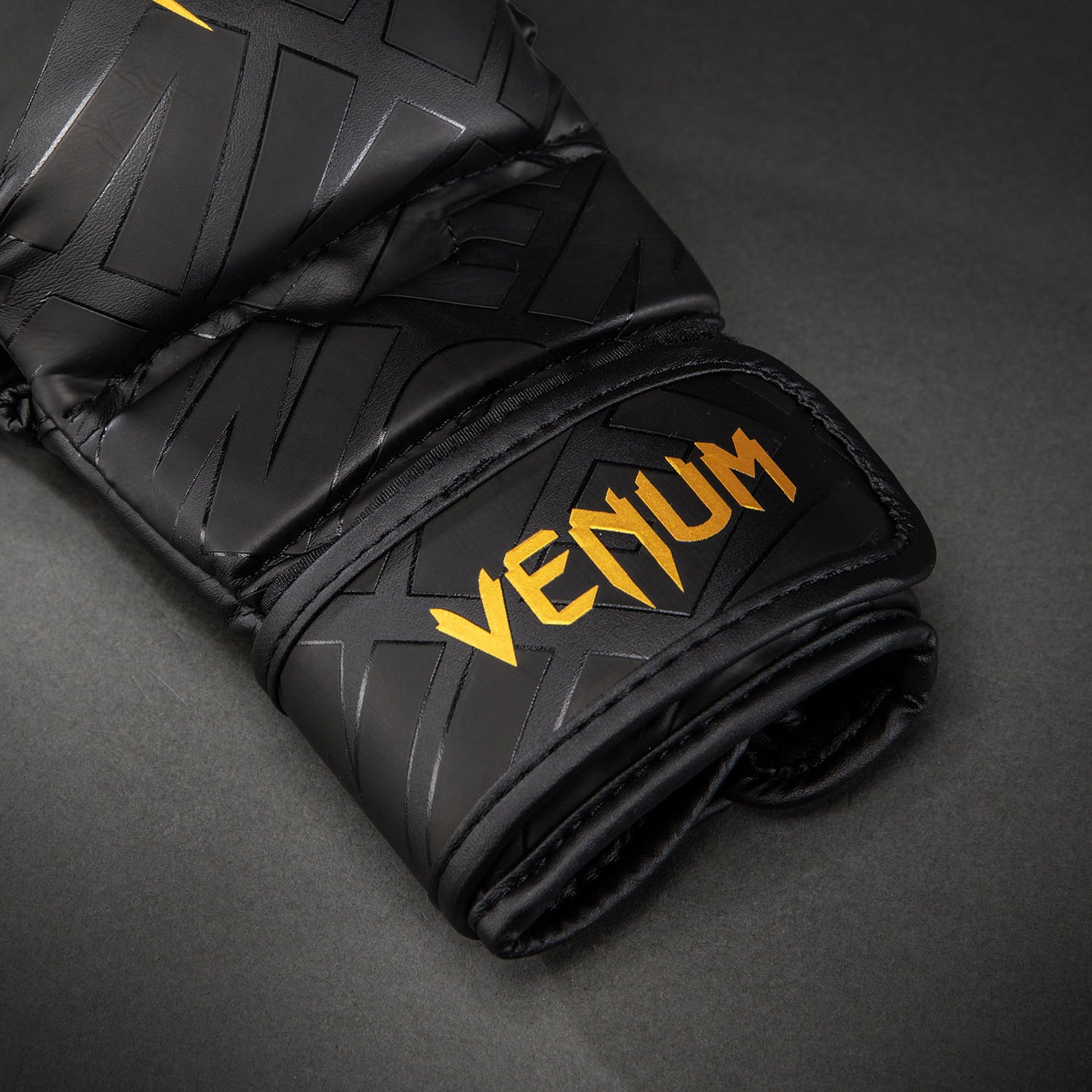 Перчатки для спарринга Venum Contender 1.5 XT 3D - Чёрный/Золотой