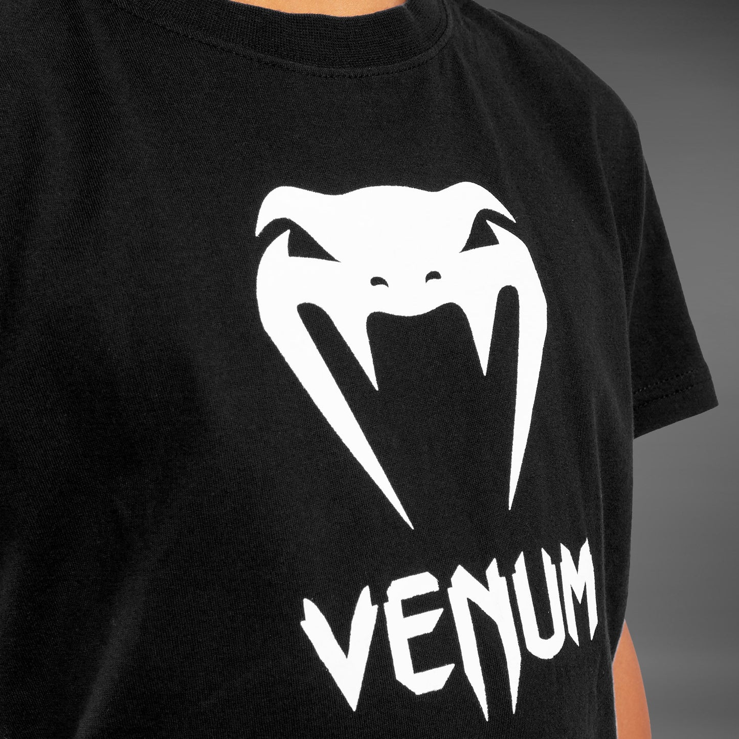 ДЕТСКАЯ ФУТБОЛКА VENUM CLASSIC - ЧЕРНЫЙ