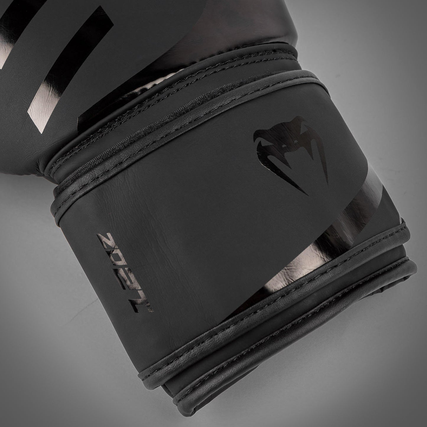 Боксерские перчатки Venum Challenger 3.0 Shockwave – Чёрный