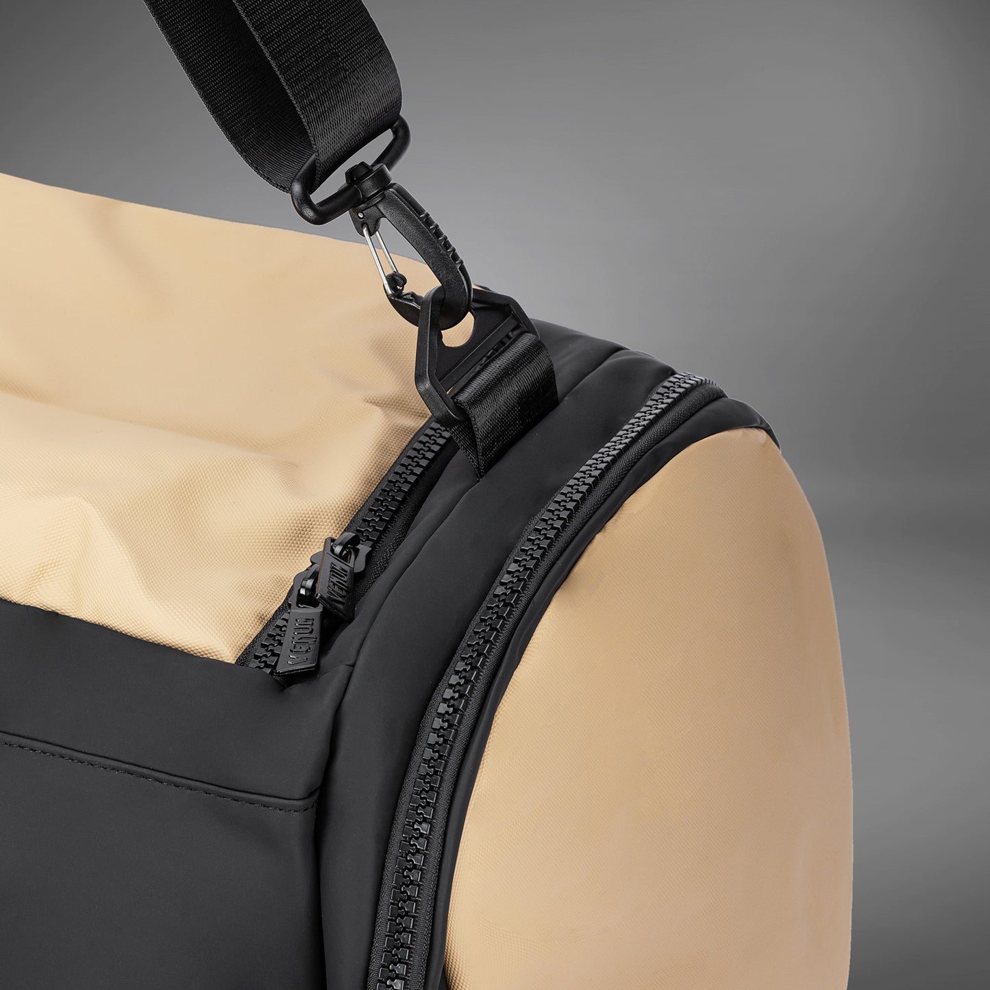 Спортивная сумка Venum Evo 2 Trainer Lite (55-63 л) – Чёрный/Песочный