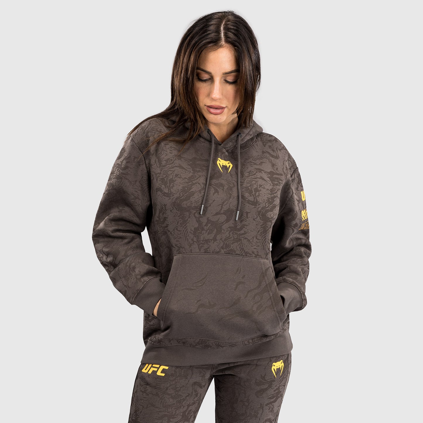 Толстовка UFC Fusion by Venum Fight Week с капюшоном для женщин - Earthen Brown