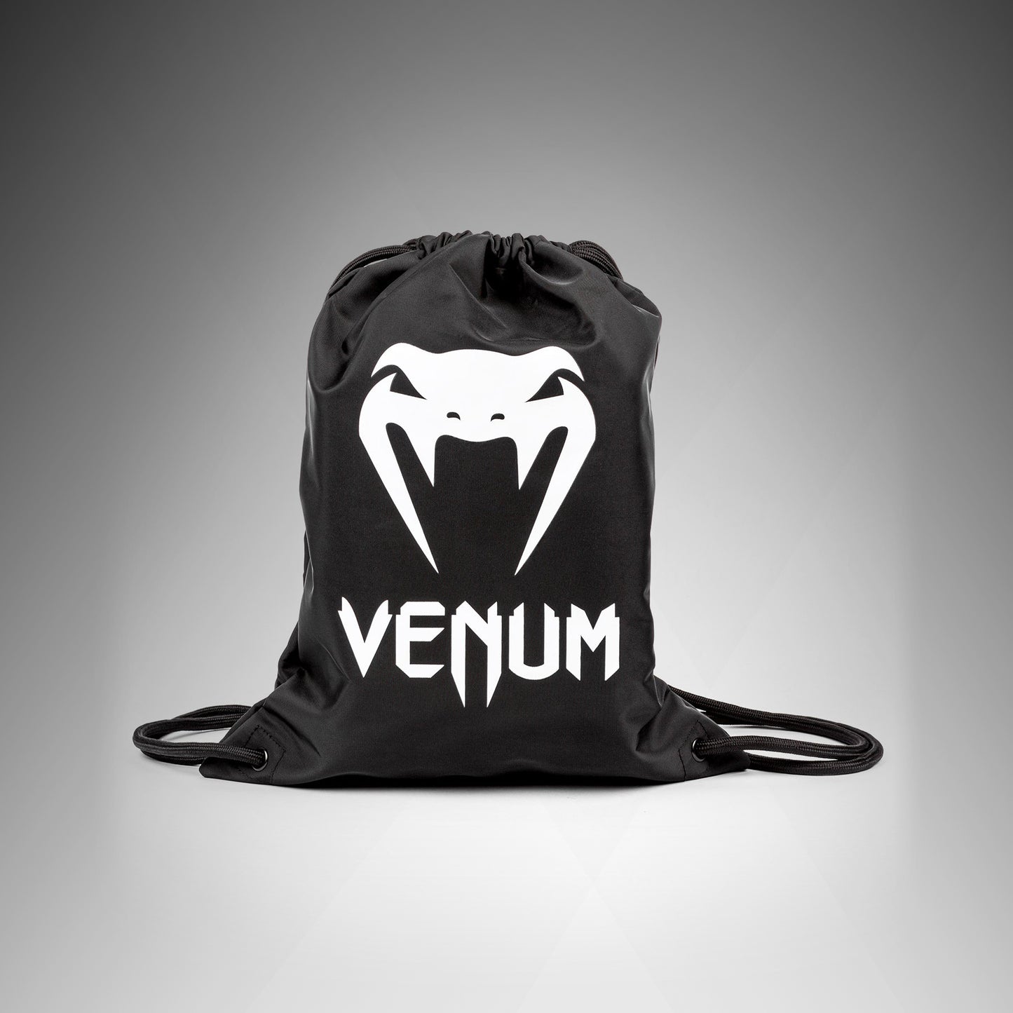 Спортивная сумка Venum Classic (20-25 л) – Чёрный/Белый