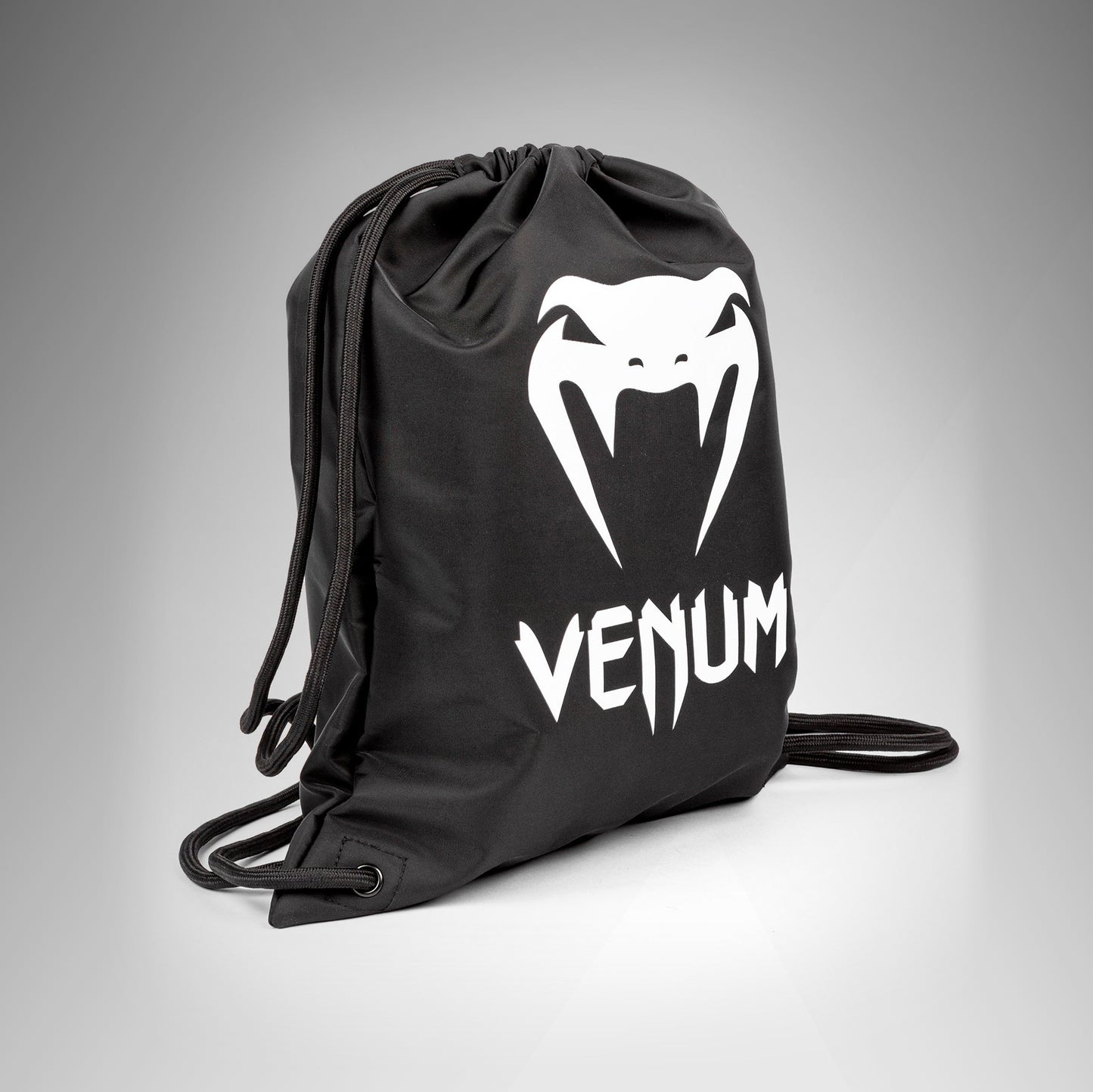 Спортивная сумка Venum Classic (20-25 л) – Чёрный/Белый