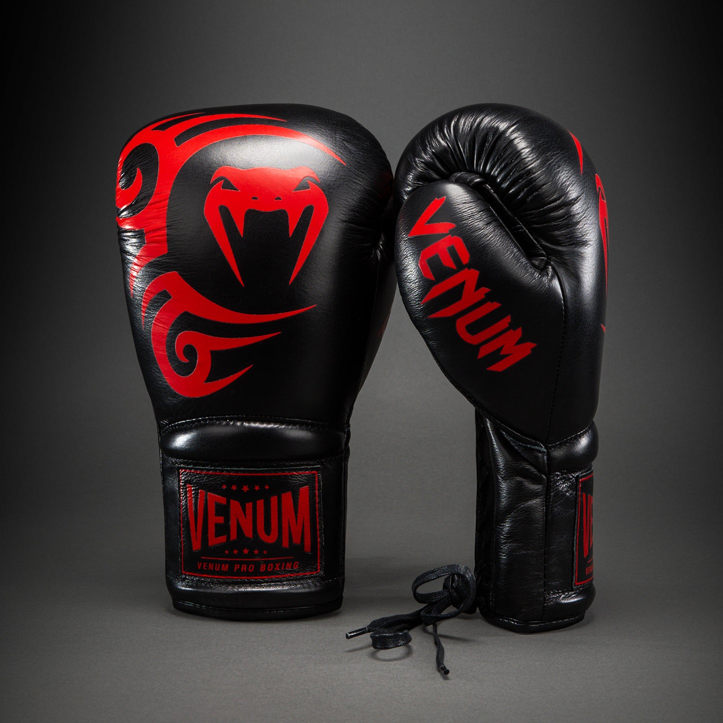 Боксерские перчатки Venum Giant 2.0 Mike Tyson Pro с шнуровкой – Чёрный/Красный