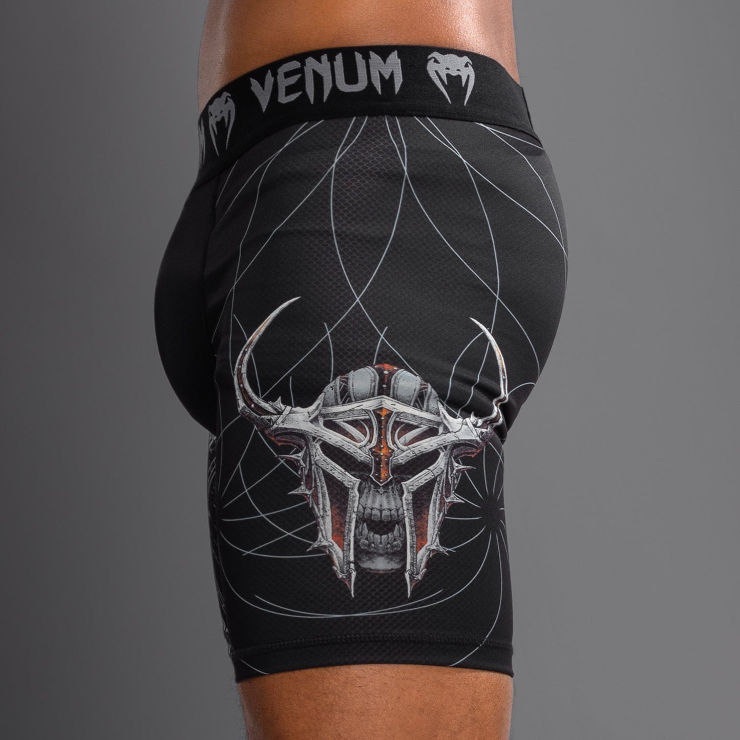 Мужские шорты Venum Vale Tudo Gladiator 5.0 - черный/серебристый