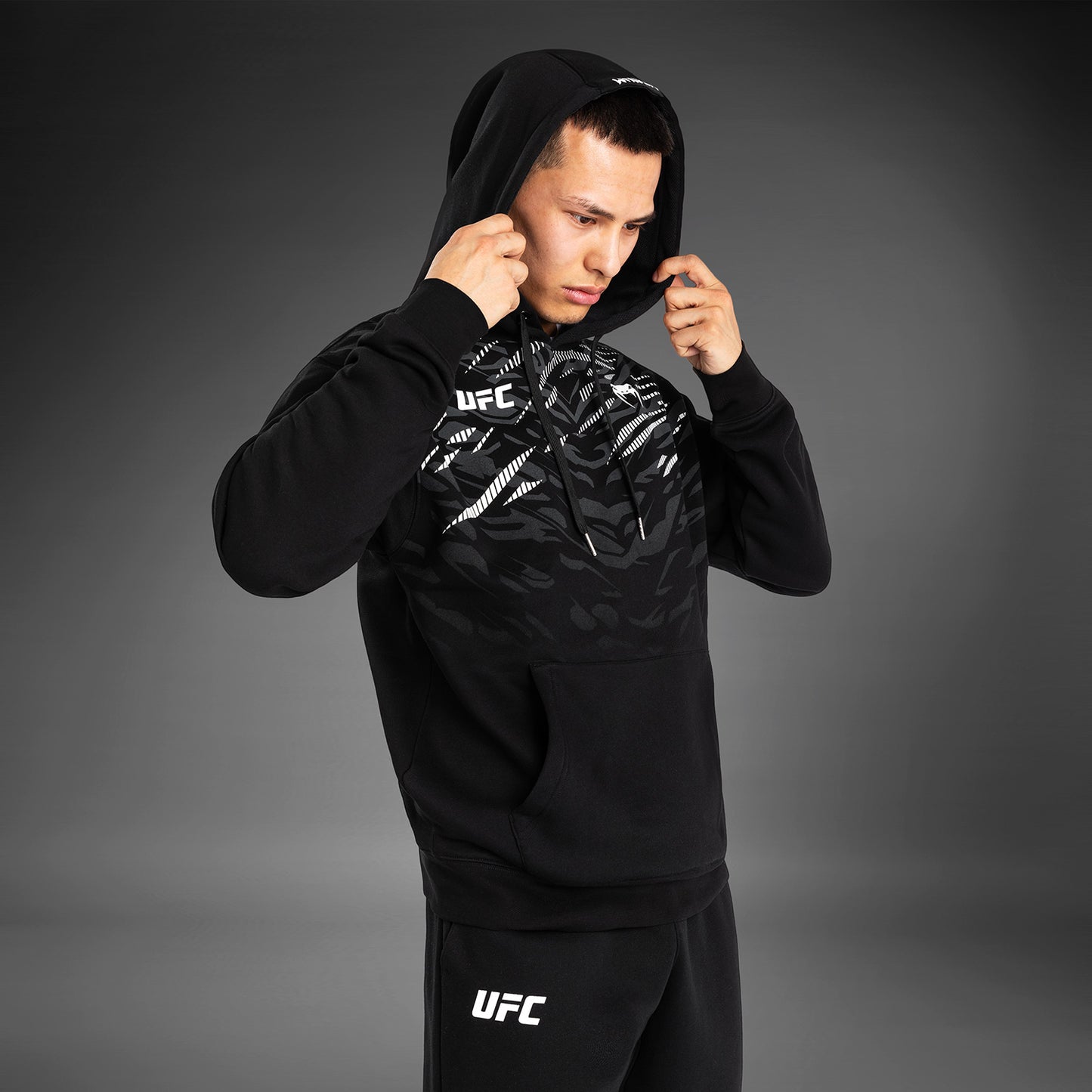 Толстовка UFC Fusion by Venum Replica с капюшоном для мужчин - Black