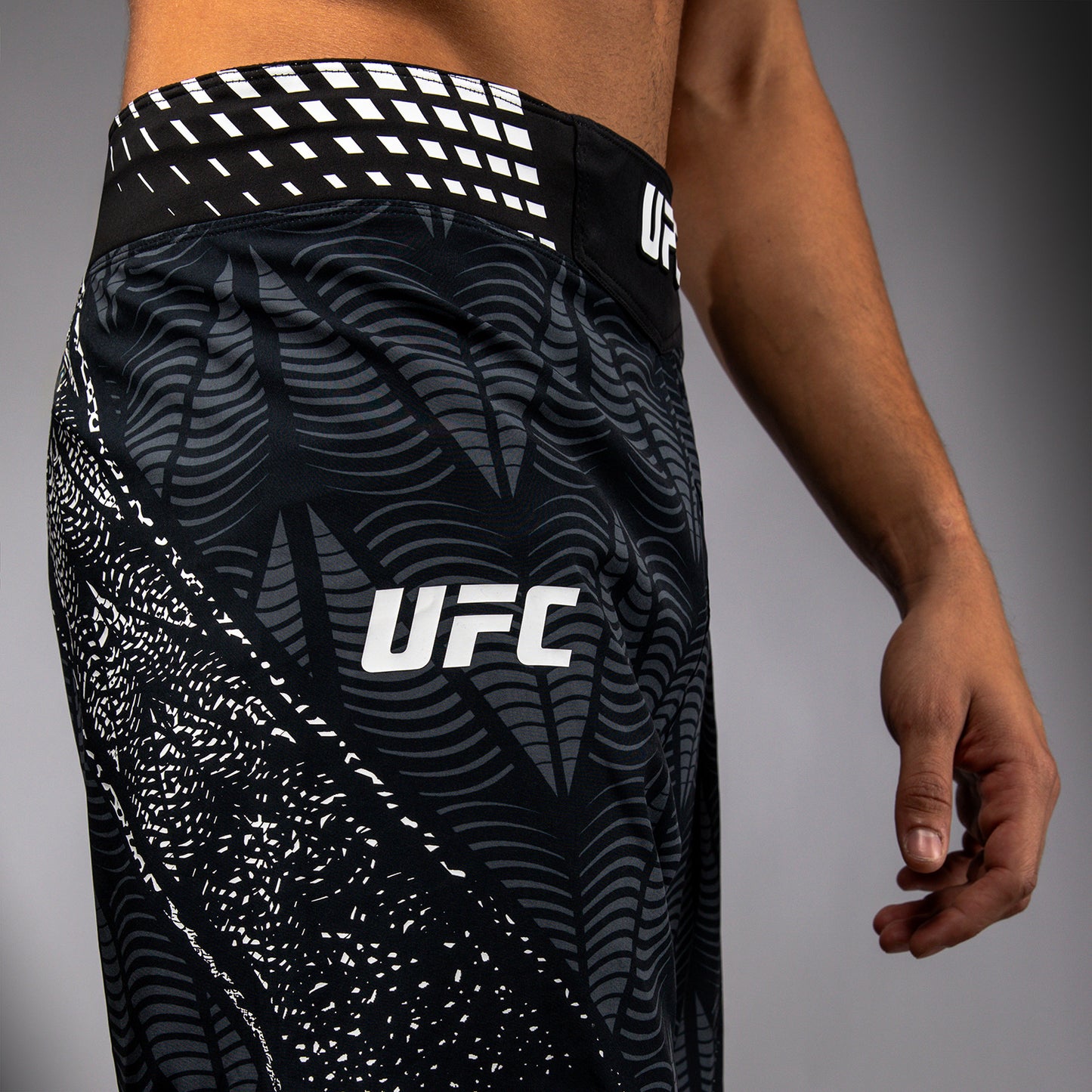UFC Zenith by Venum Authentic Fight Night Удлинённые Шорты Fight Мужские - Чёрный