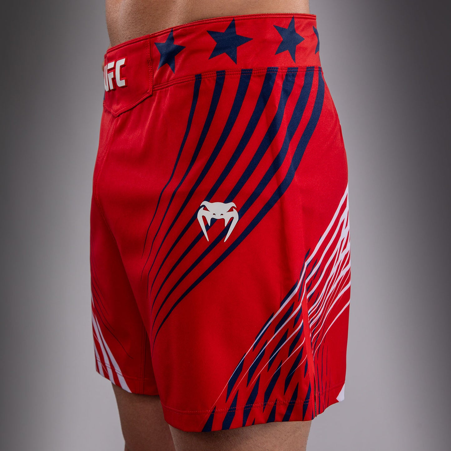 Official UFC Freedom 250 by Venum Authentic Fight Night Бойцовские шорты короткого кроя для мужчин - Красный