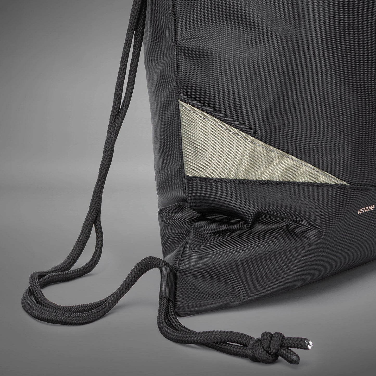 Спортивная сумка Venum Evo 2 (15-20 л) – Чёрный/Хаки