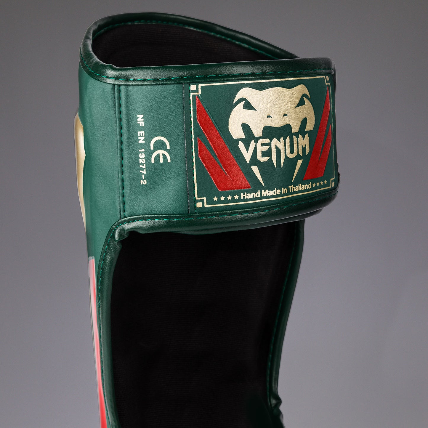 Наколенники Venum Elite - Зеленый - Специальное издание