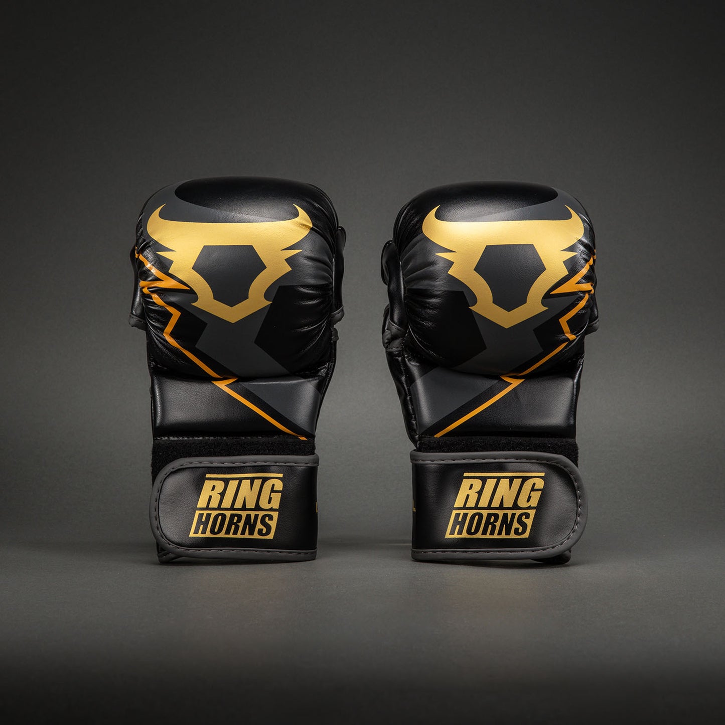 Перчатки для спарринга MMA Ringhorns Charger by Venum – Чёрный/Золотой