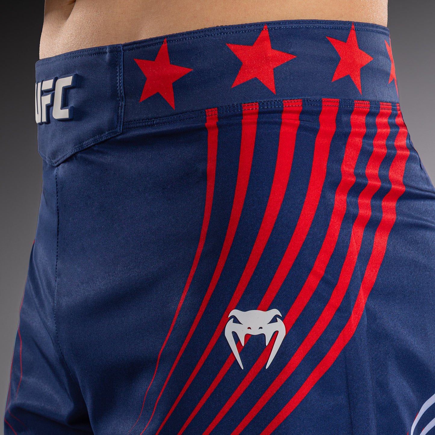 Official UFC Freedom 250 by Venum Authentic Fight Night Бойцовские шорты удлиненного кроя для мужчин - Синий