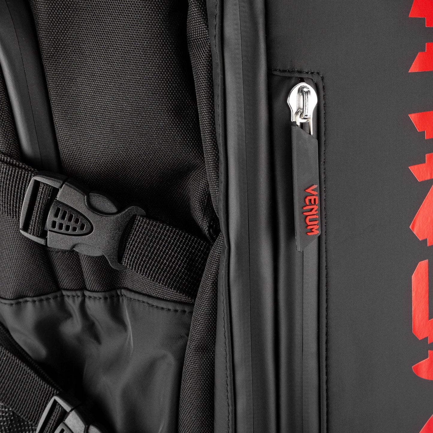 Рюкзак Venum Challenger Xtrem Evo (50-63л) – Чёрный/Красный