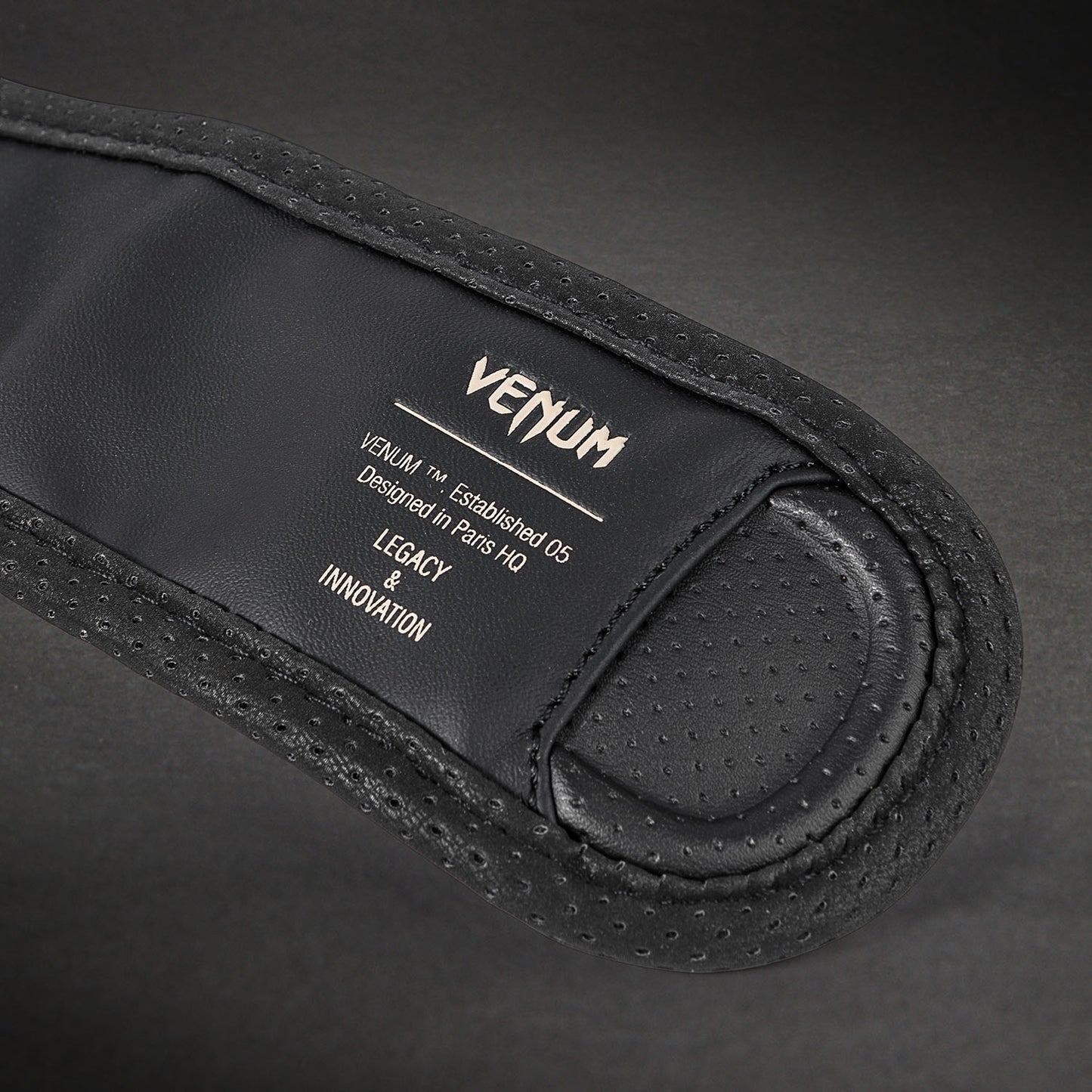 Снарядные перчатки MMA Venum Impact Evo - черный
